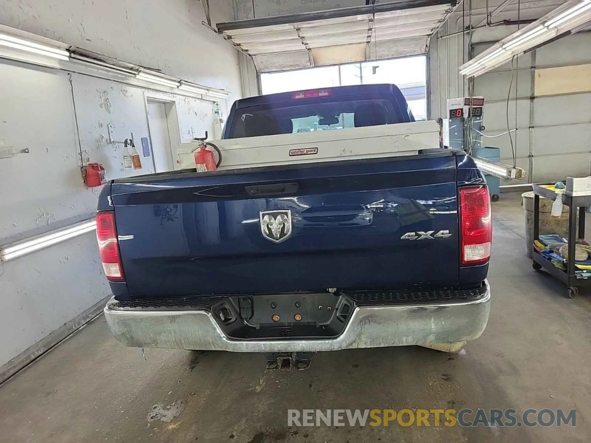 40 Photograph of a damaged car 3C6RR7KG1MG665398 RAM 1500 CLASSIC 2021