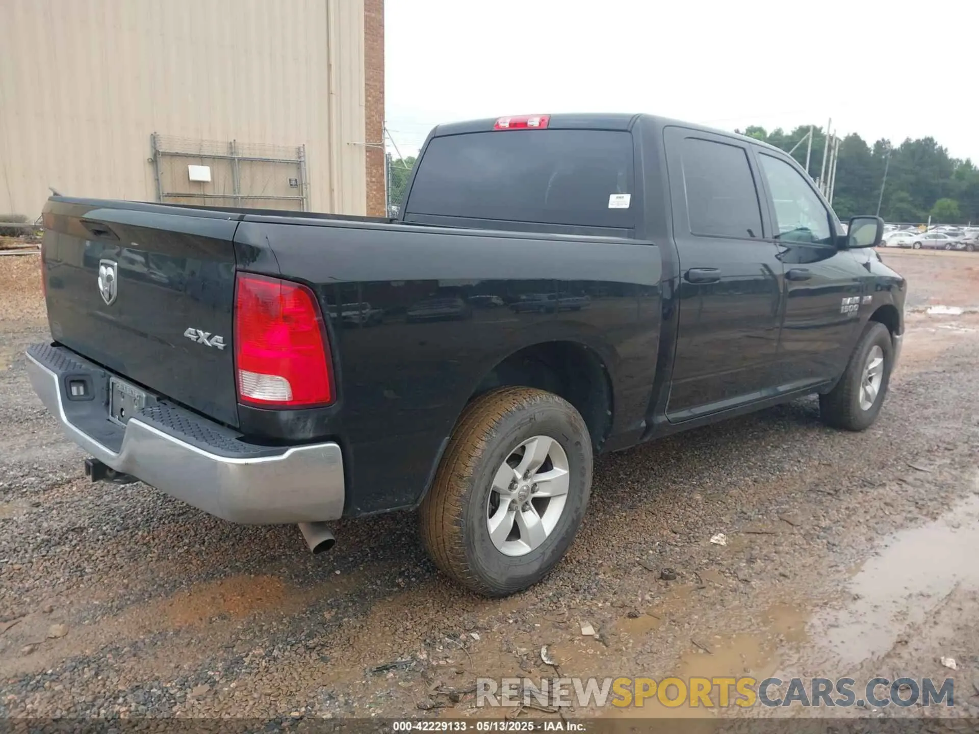 4 Photograph of a damaged car 3C6RR7KT9MG709760 RAM 1500 CLASSIC 2021