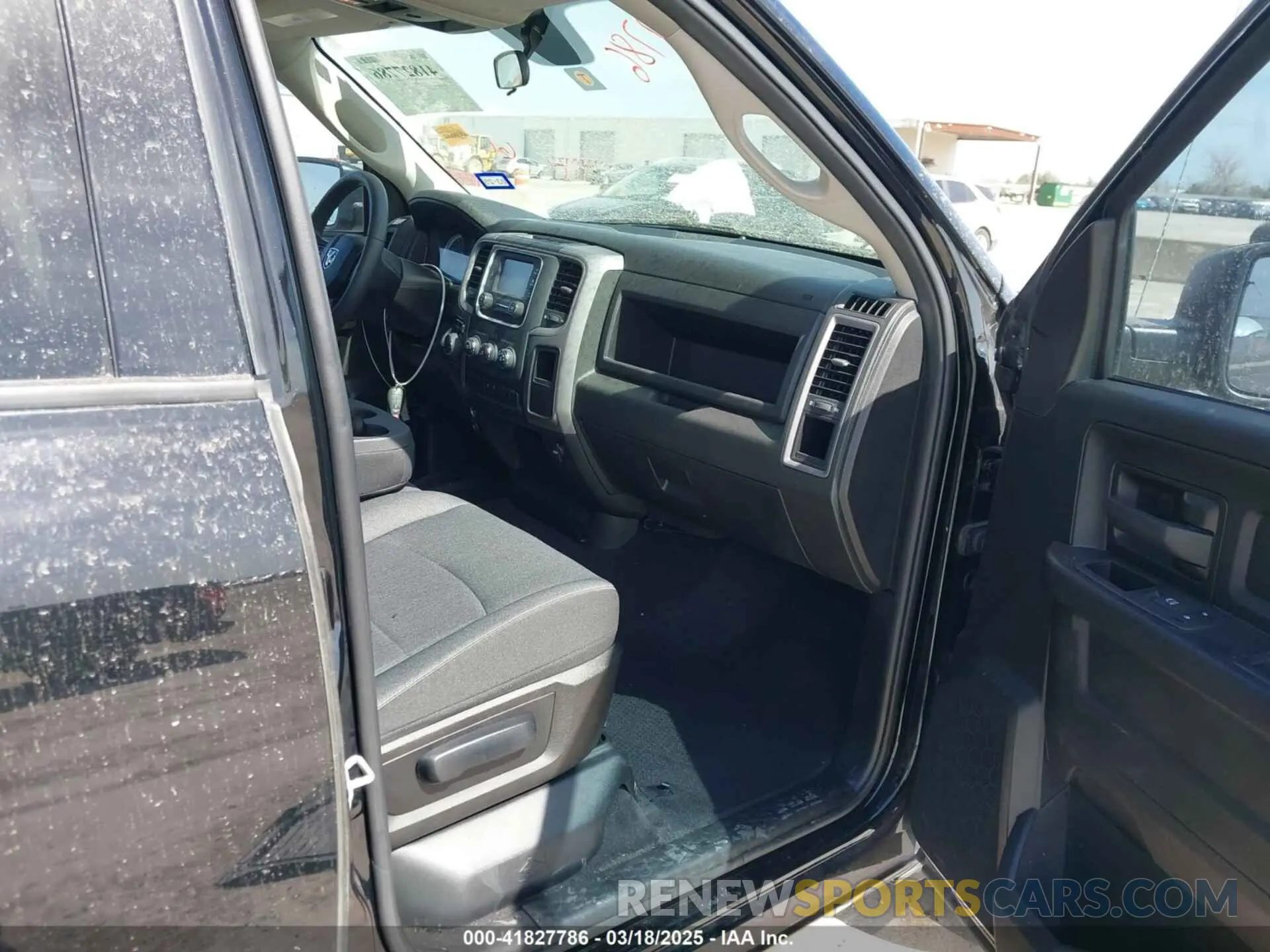 5 Photograph of a damaged car 1C6RR6FG5NS149401 RAM 1500 CLASSIC 2022