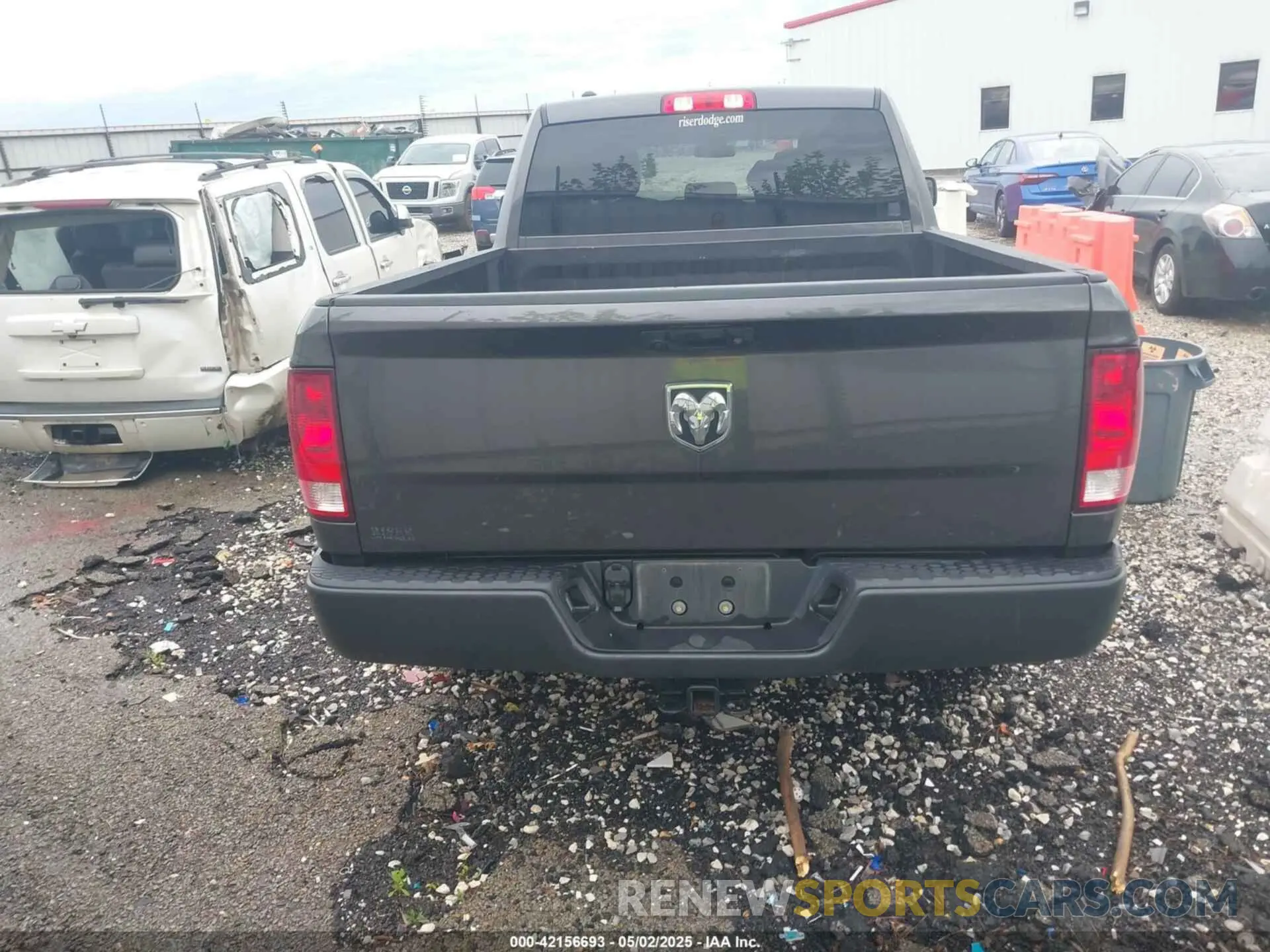 16 Photograph of a damaged car 1C6RR6FG9NS222835 RAM 1500 CLASSIC 2022