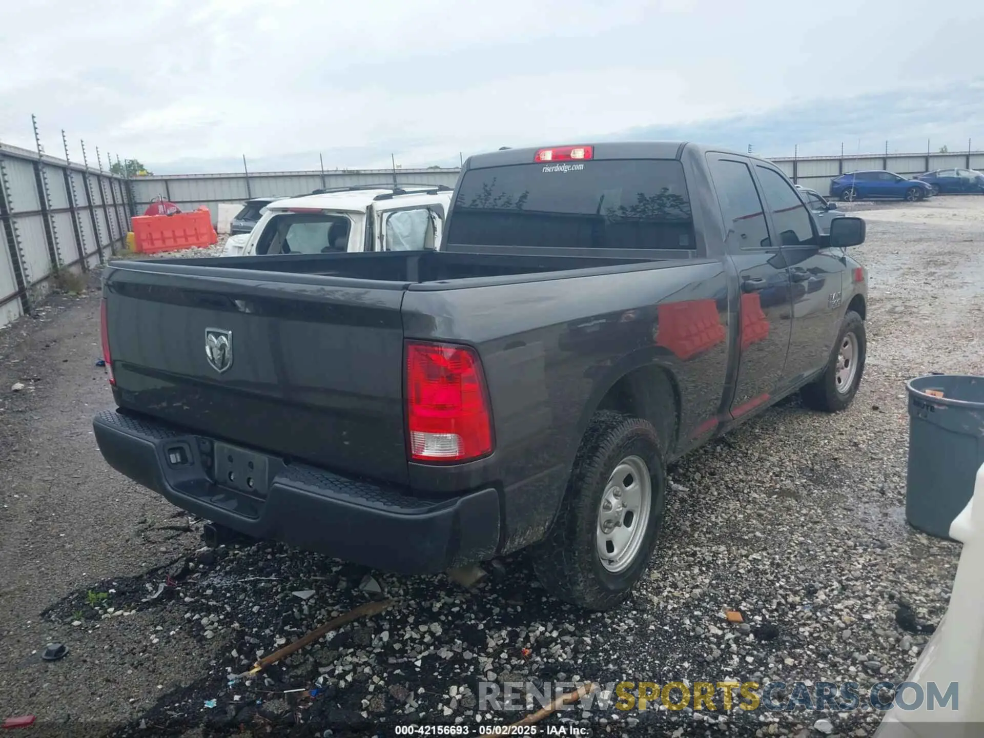 4 Photograph of a damaged car 1C6RR6FG9NS222835 RAM 1500 CLASSIC 2022