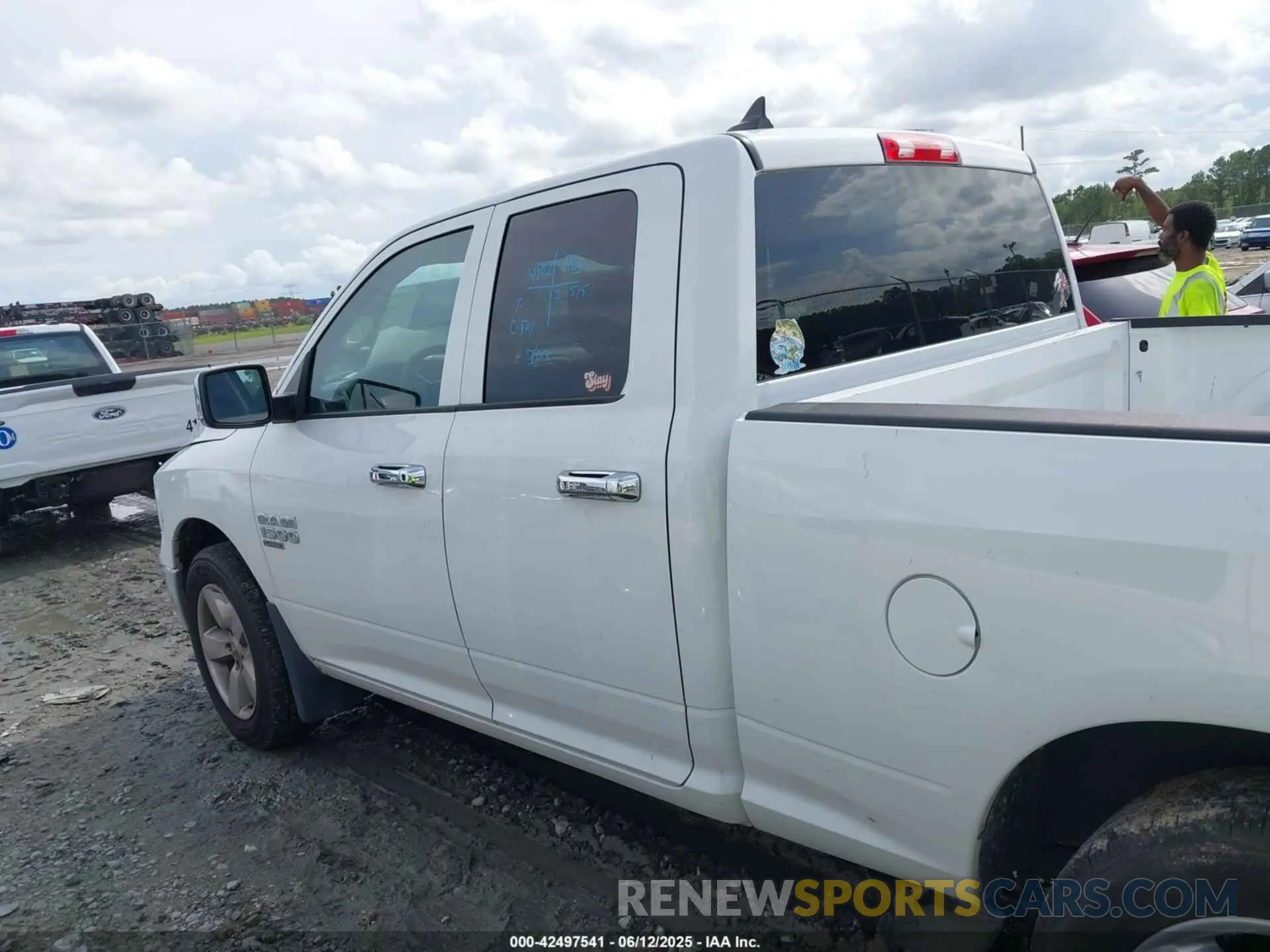 14 Photograph of a damaged car 1C6RR7FG2NS156778 RAM 1500 CLASSIC 2022
