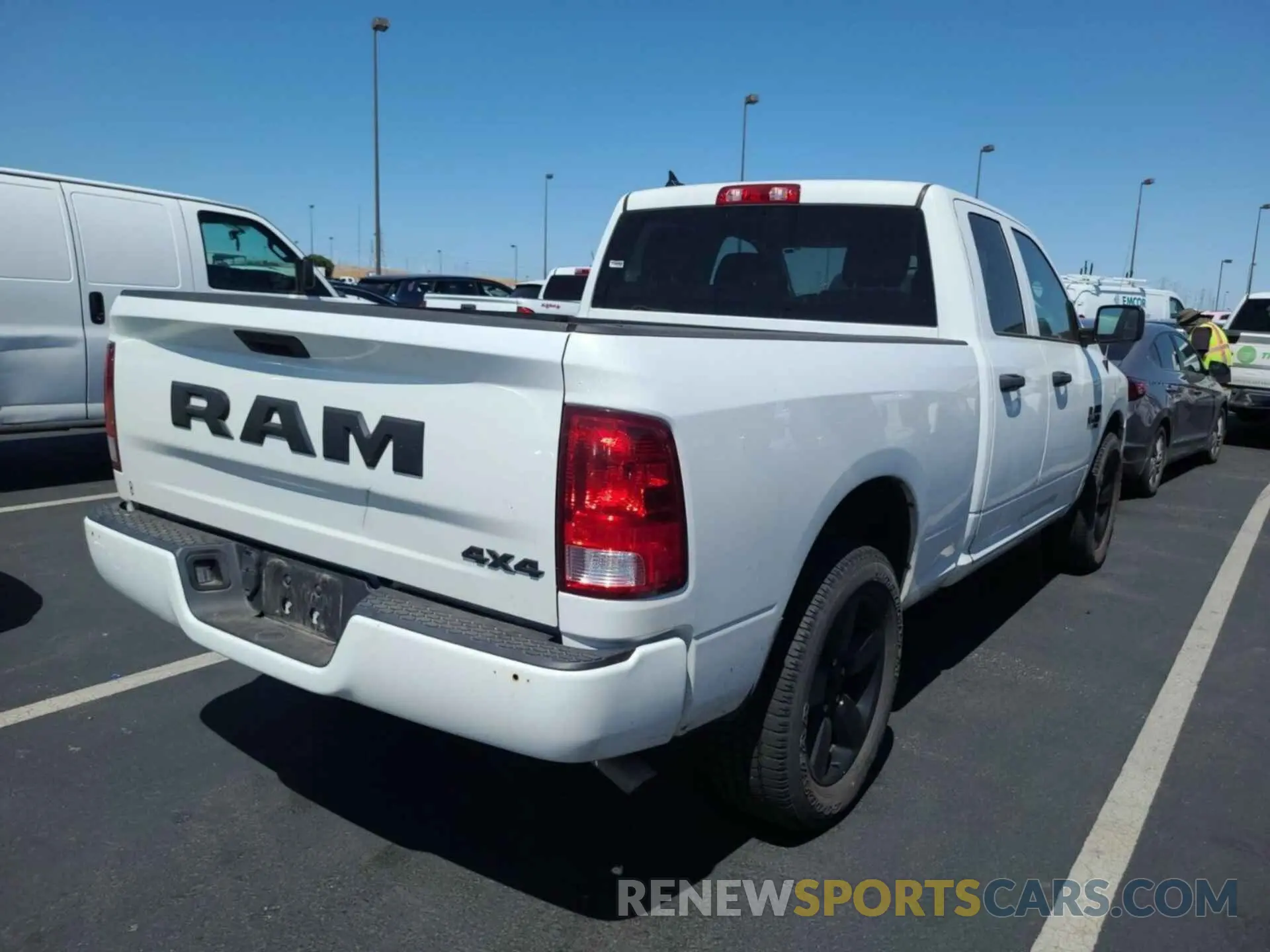 17 Photograph of a damaged car 1C6RR7FG8NS175593 RAM 1500 CLASSIC 2022