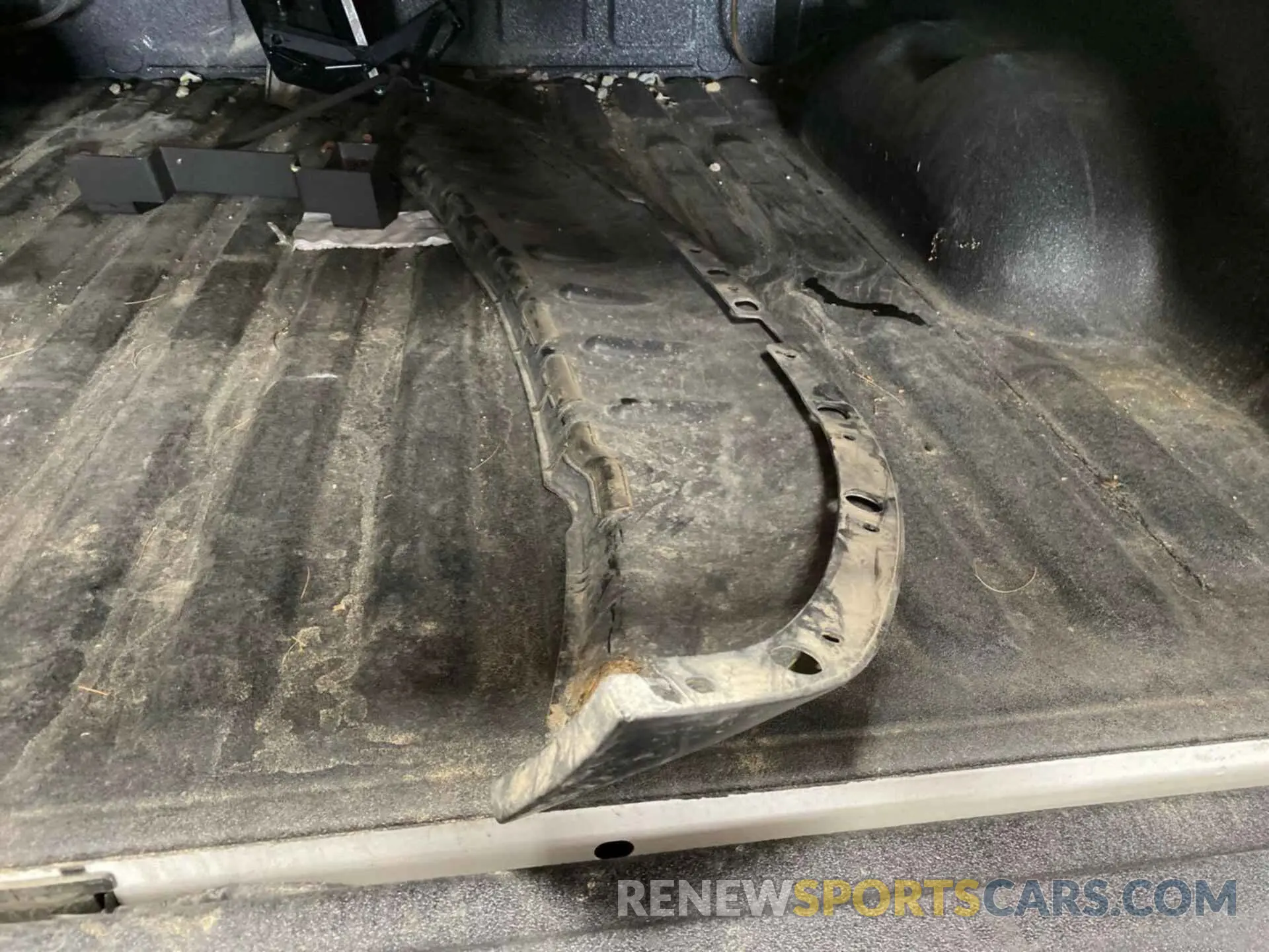 14 Photograph of a damaged car 1C6RR7FT0NS172474 RAM 1500 CLASSIC 2022