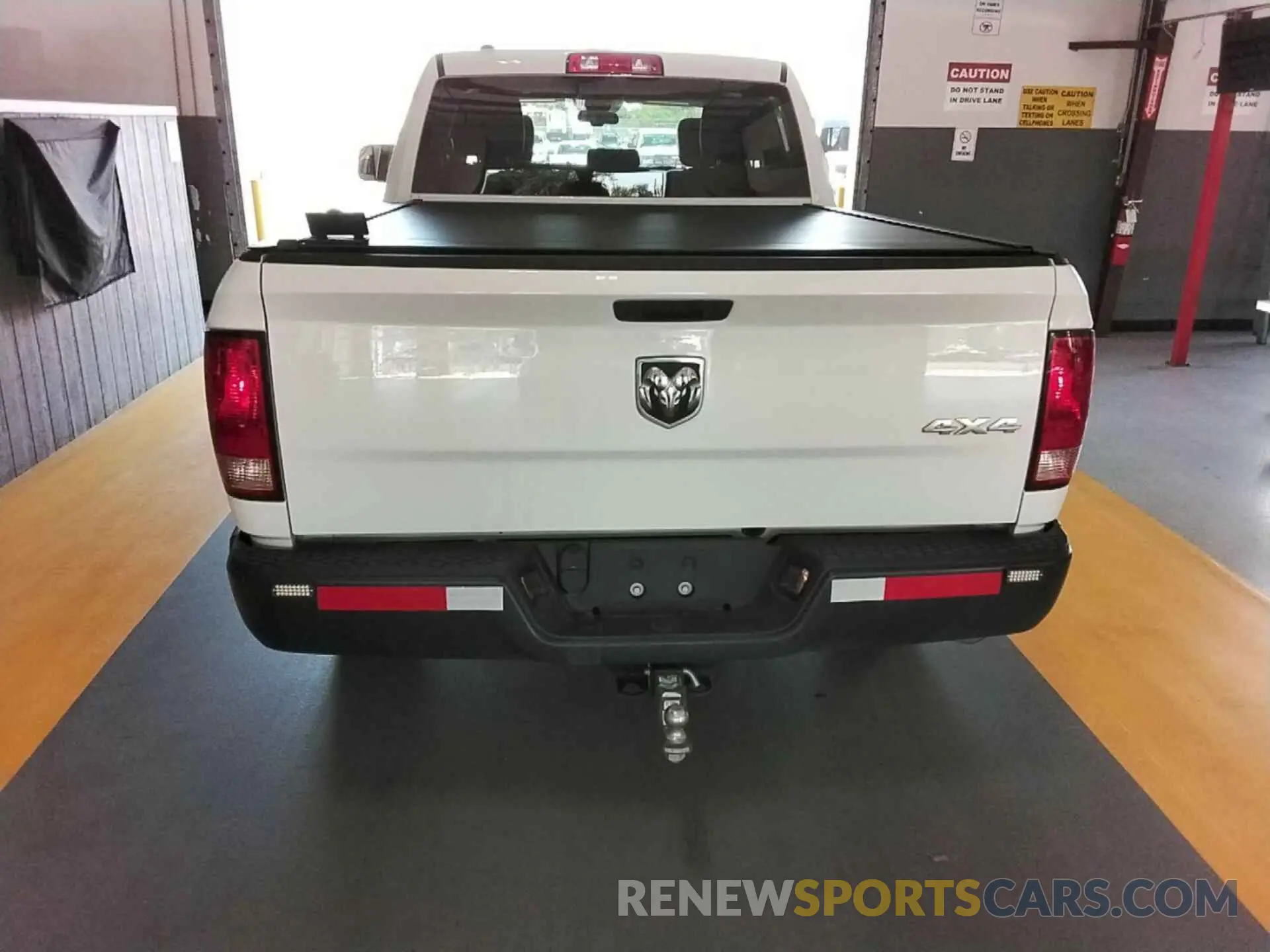 31 Photograph of a damaged car 1C6RR7FT1NS187128 RAM 1500 CLASSIC 2022