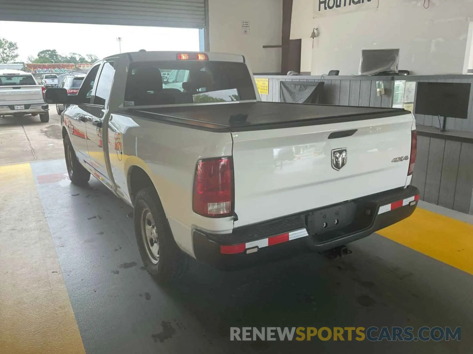 24 Photograph of a damaged car 1C6RR7FT6NS172480 RAM 1500 CLASSIC 2022