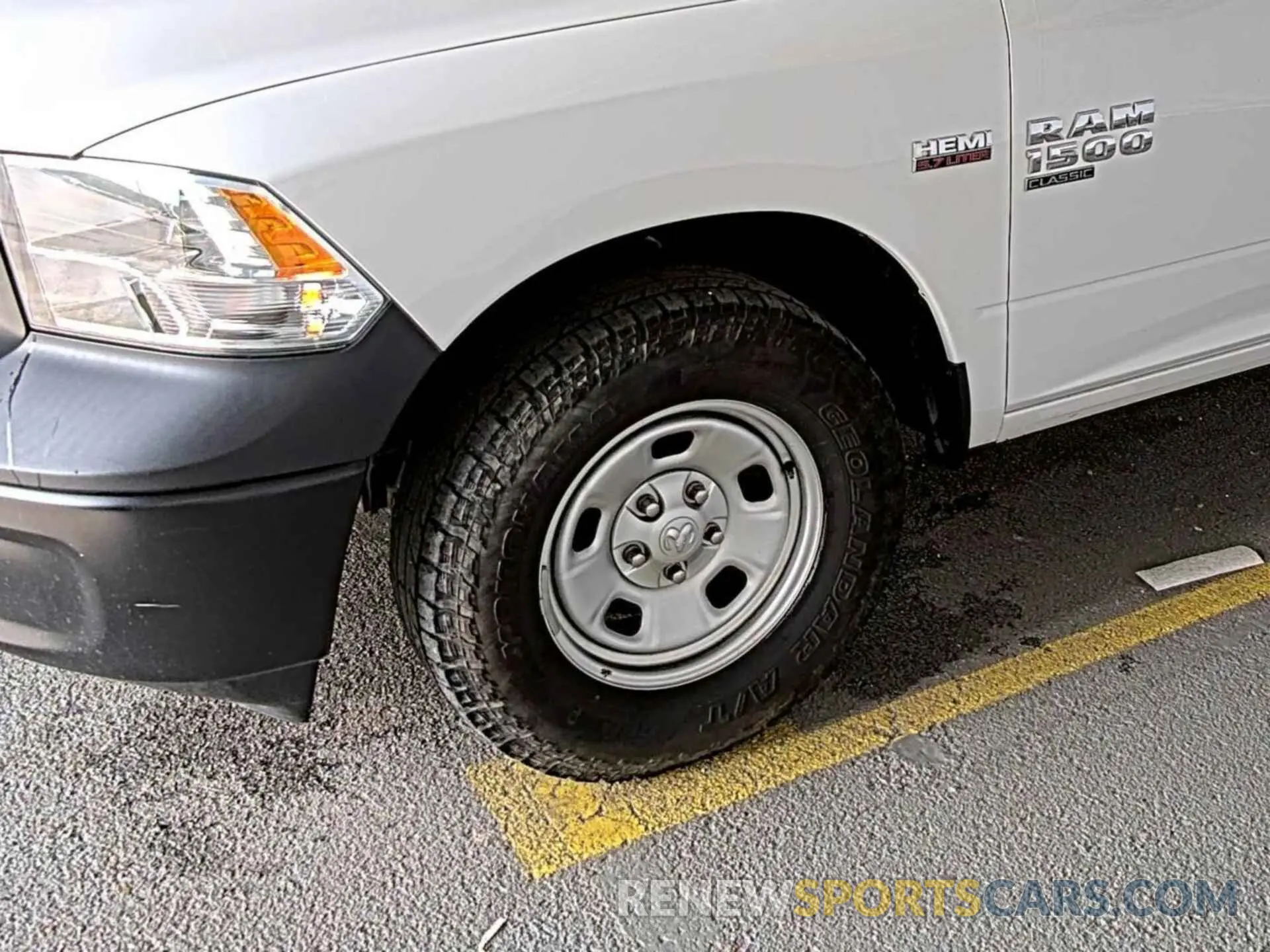 8 Photograph of a damaged car 1C6RR7FT9NS172473 RAM 1500 CLASSIC 2022