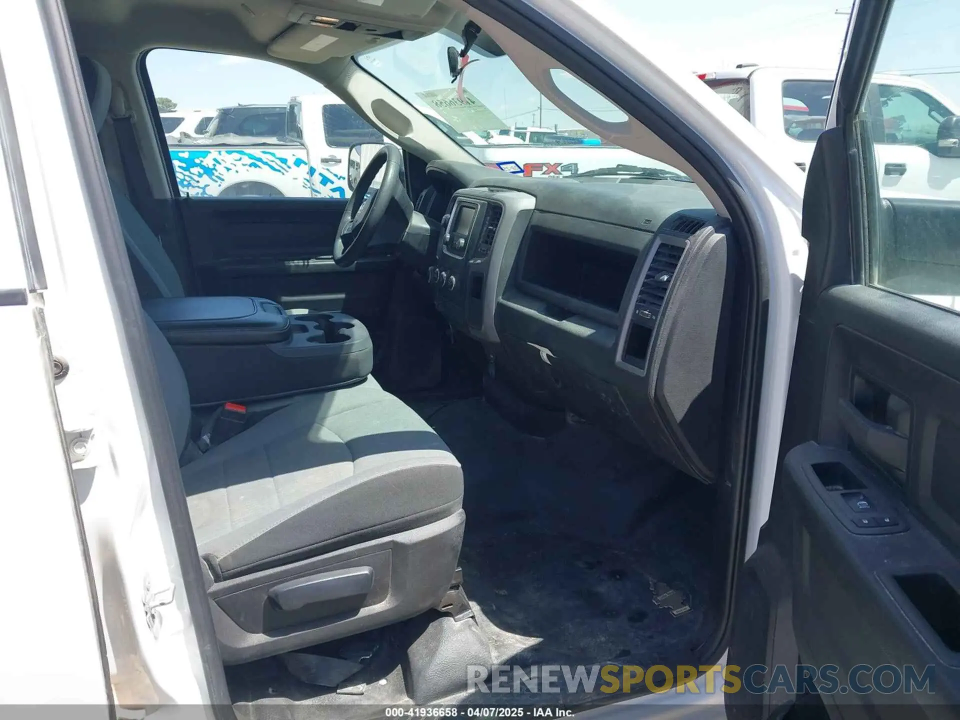 5 Photograph of a damaged car 1C6RR7FT9NS238214 RAM 1500 CLASSIC 2022