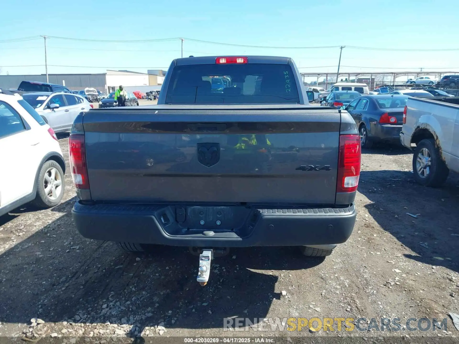 16 Photograph of a damaged car 1C6RR7GG0NS225367 RAM 1500 CLASSIC 2022