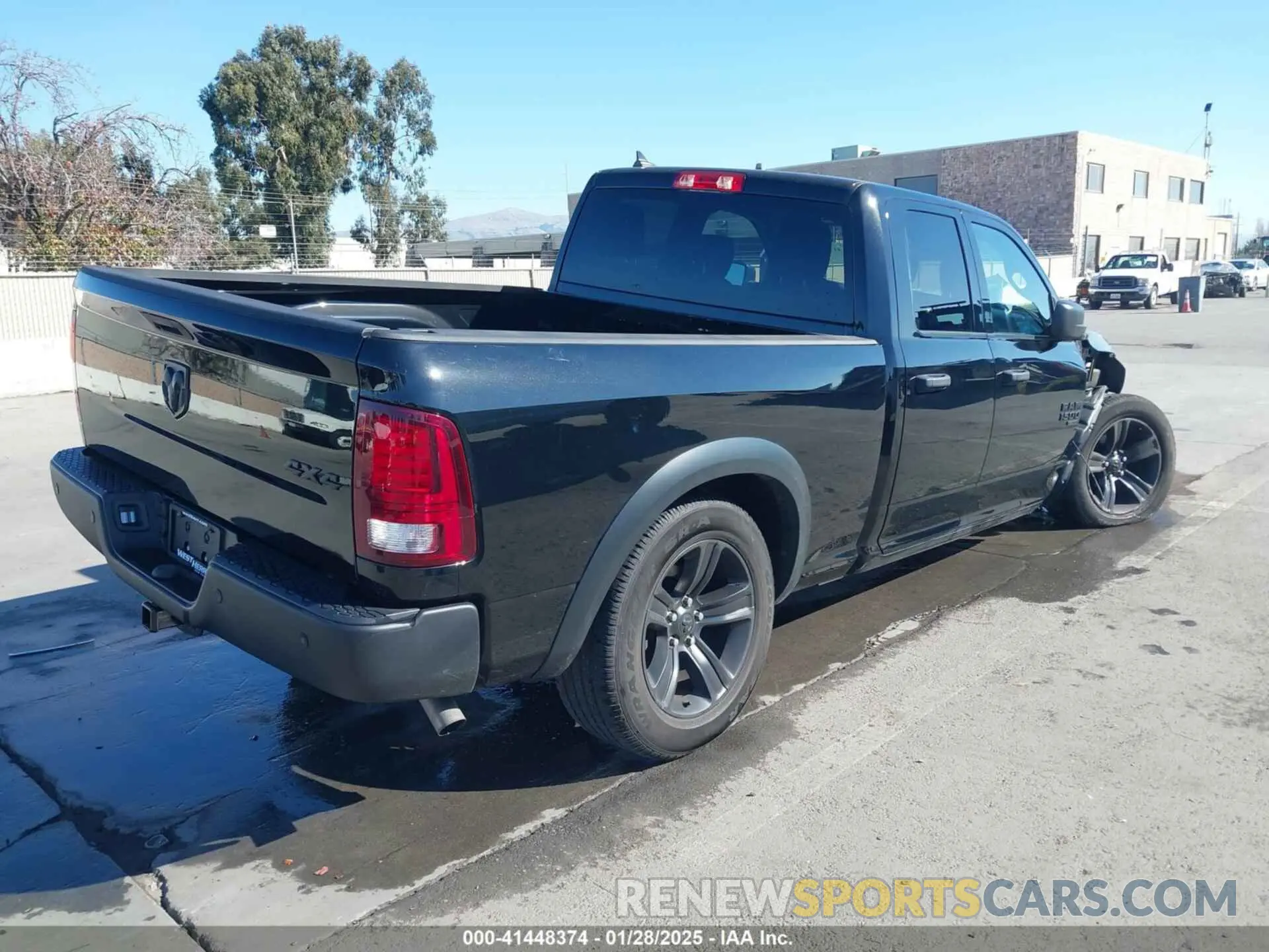 4 Photograph of a damaged car 1C6RR7GGXNS156395 RAM 1500 CLASSIC 2022