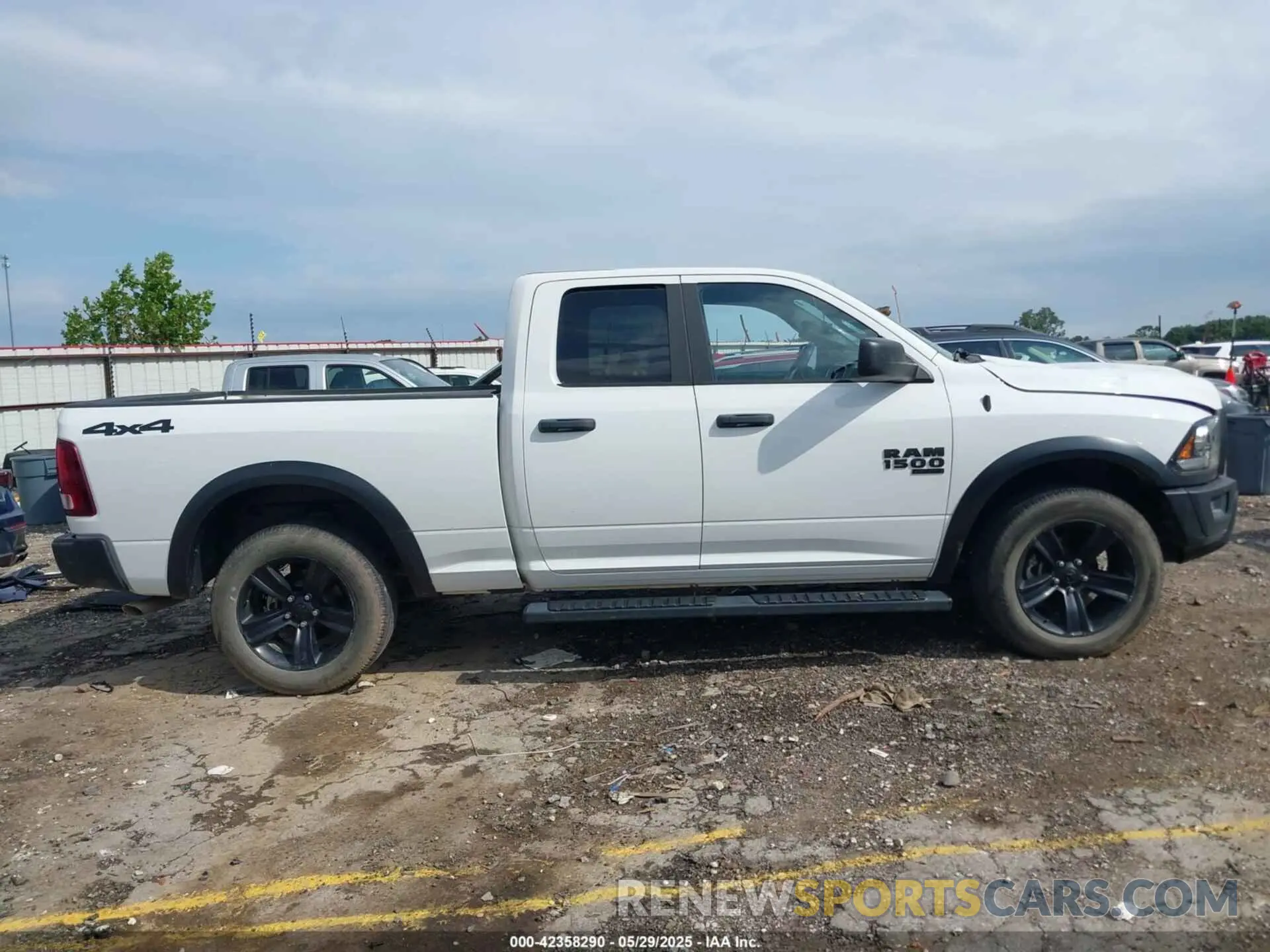 13 Photograph of a damaged car 1C6RR7GGXNS164061 RAM 1500 CLASSIC 2022
