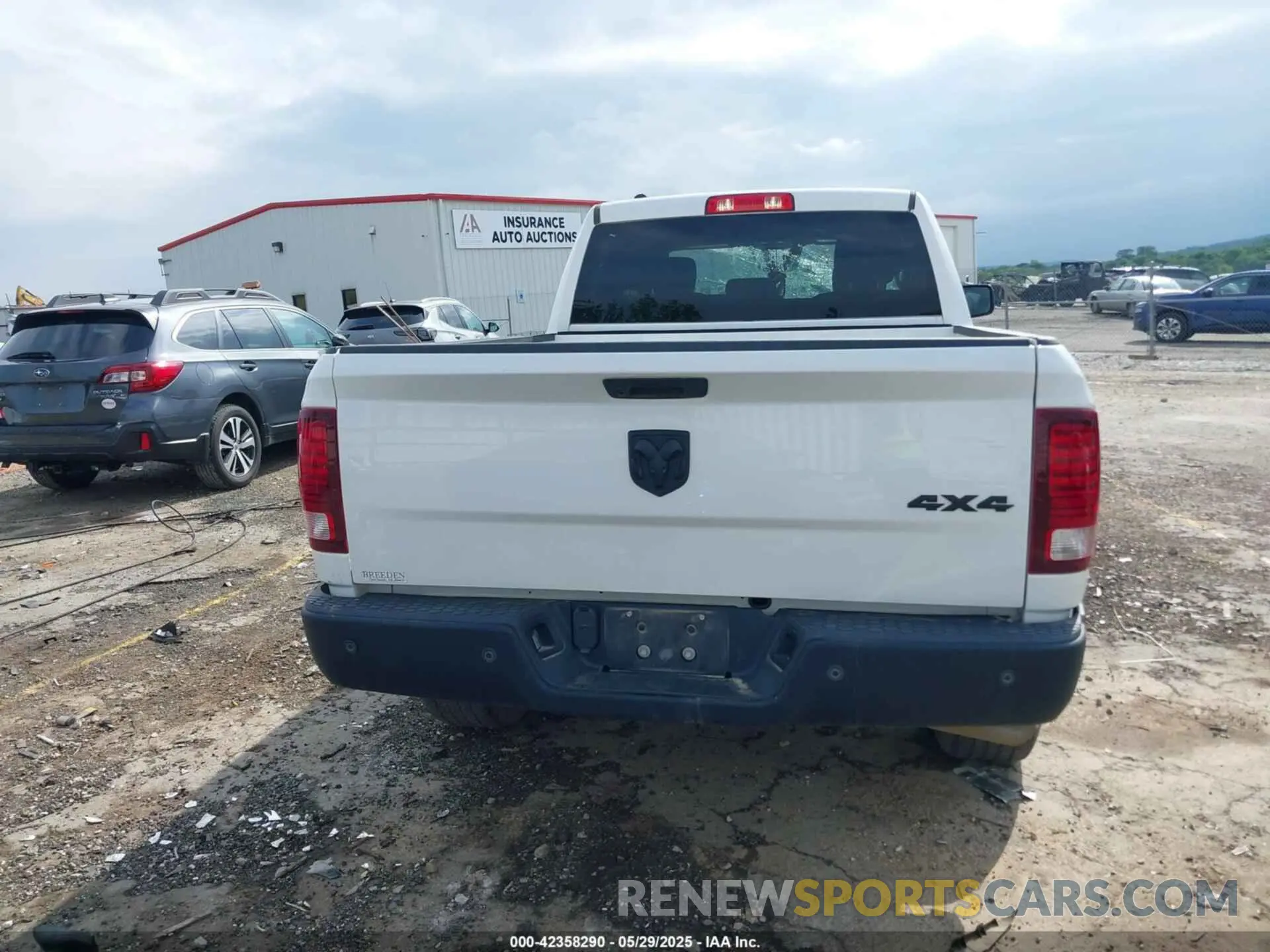 16 Photograph of a damaged car 1C6RR7GGXNS164061 RAM 1500 CLASSIC 2022