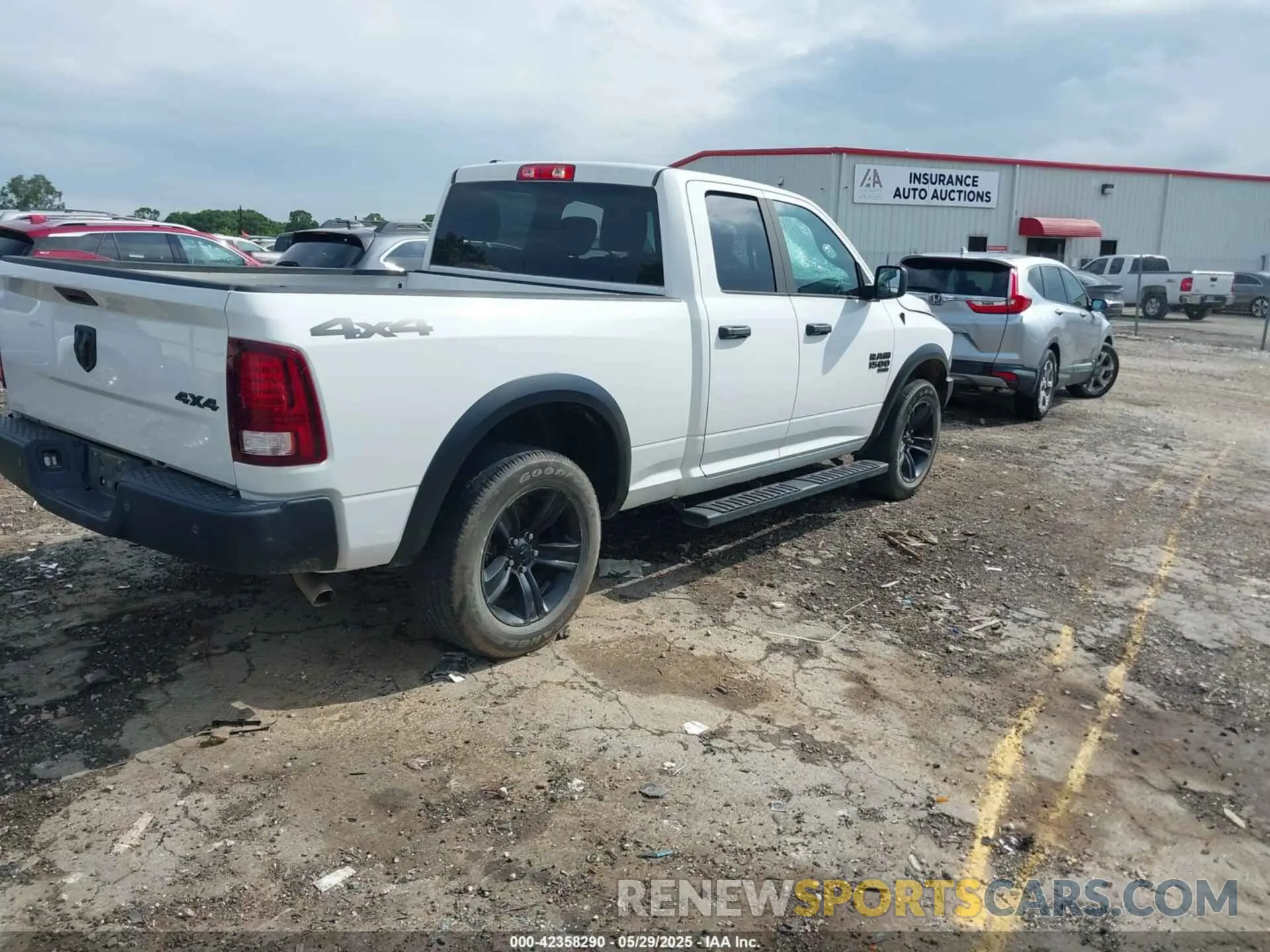 4 Photograph of a damaged car 1C6RR7GGXNS164061 RAM 1500 CLASSIC 2022