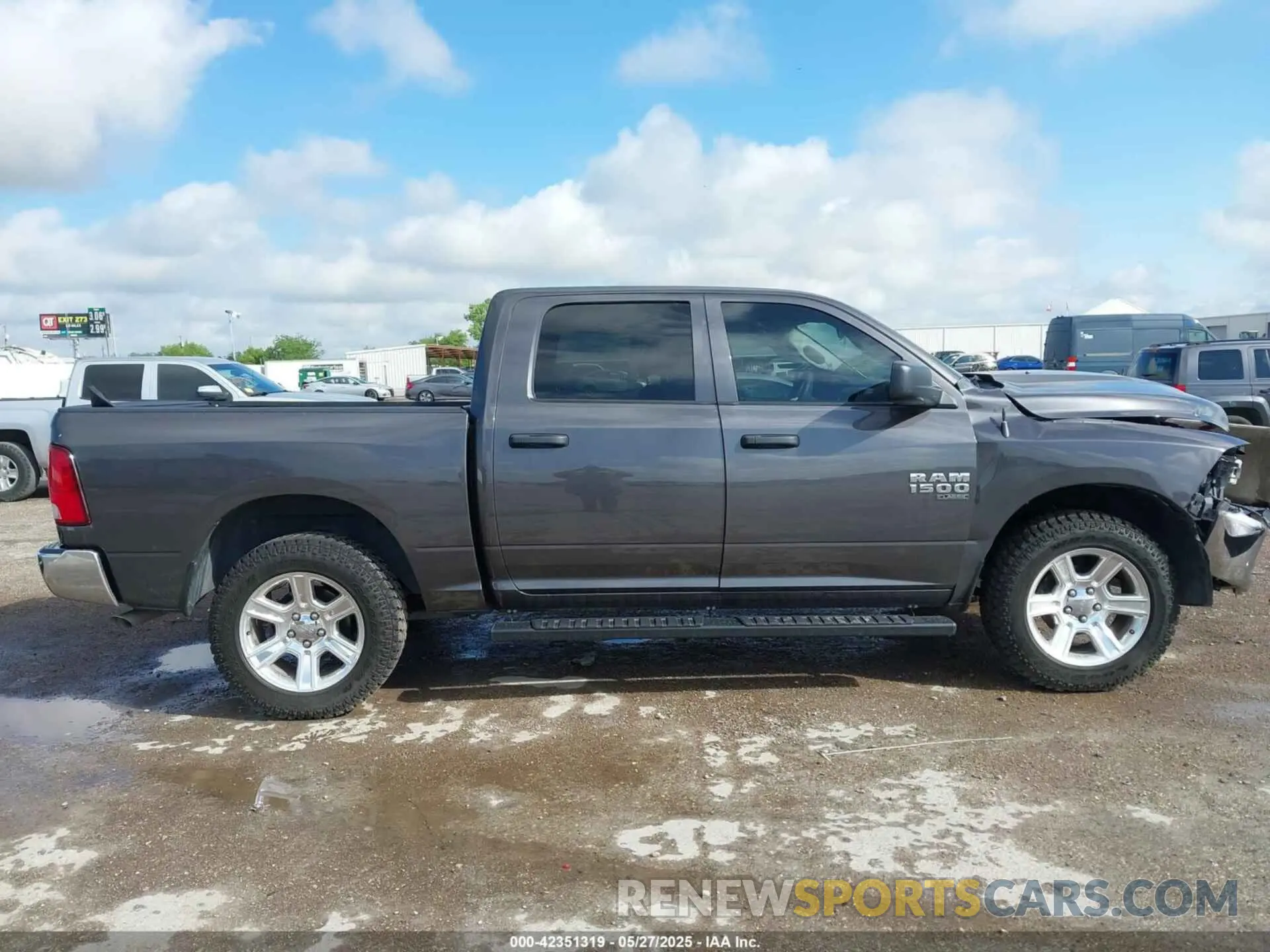 13 Photograph of a damaged car 1C6RR7LG0NS209837 RAM 1500 CLASSIC 2022