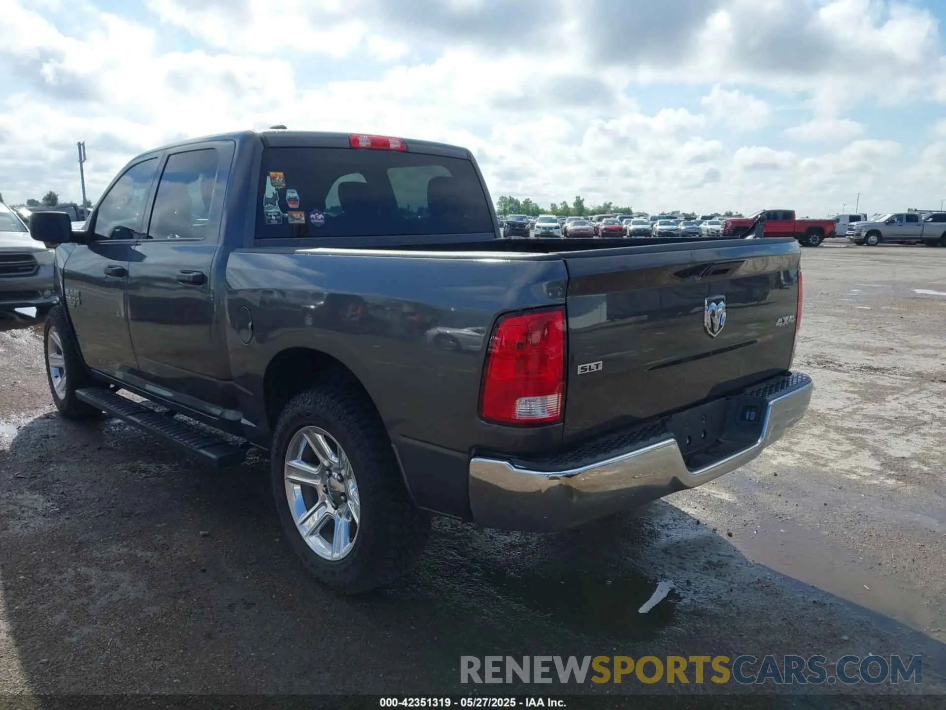 3 Photograph of a damaged car 1C6RR7LG0NS209837 RAM 1500 CLASSIC 2022