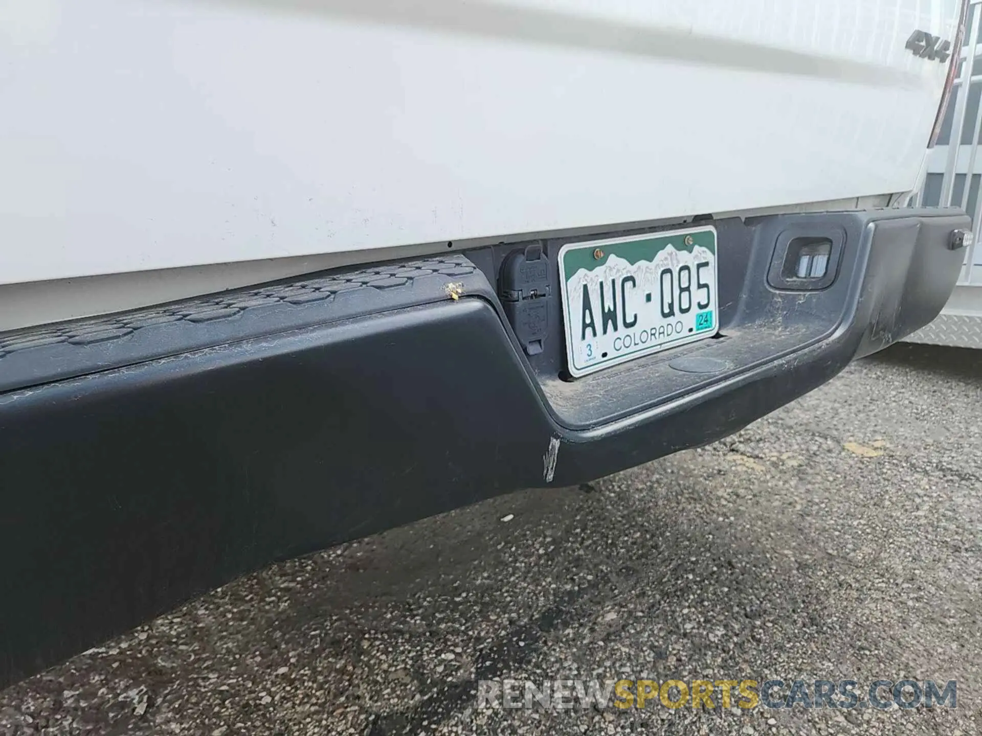17 Photograph of a damaged car 1C6RR7ST3NS210589 RAM 1500 CLASSIC 2022