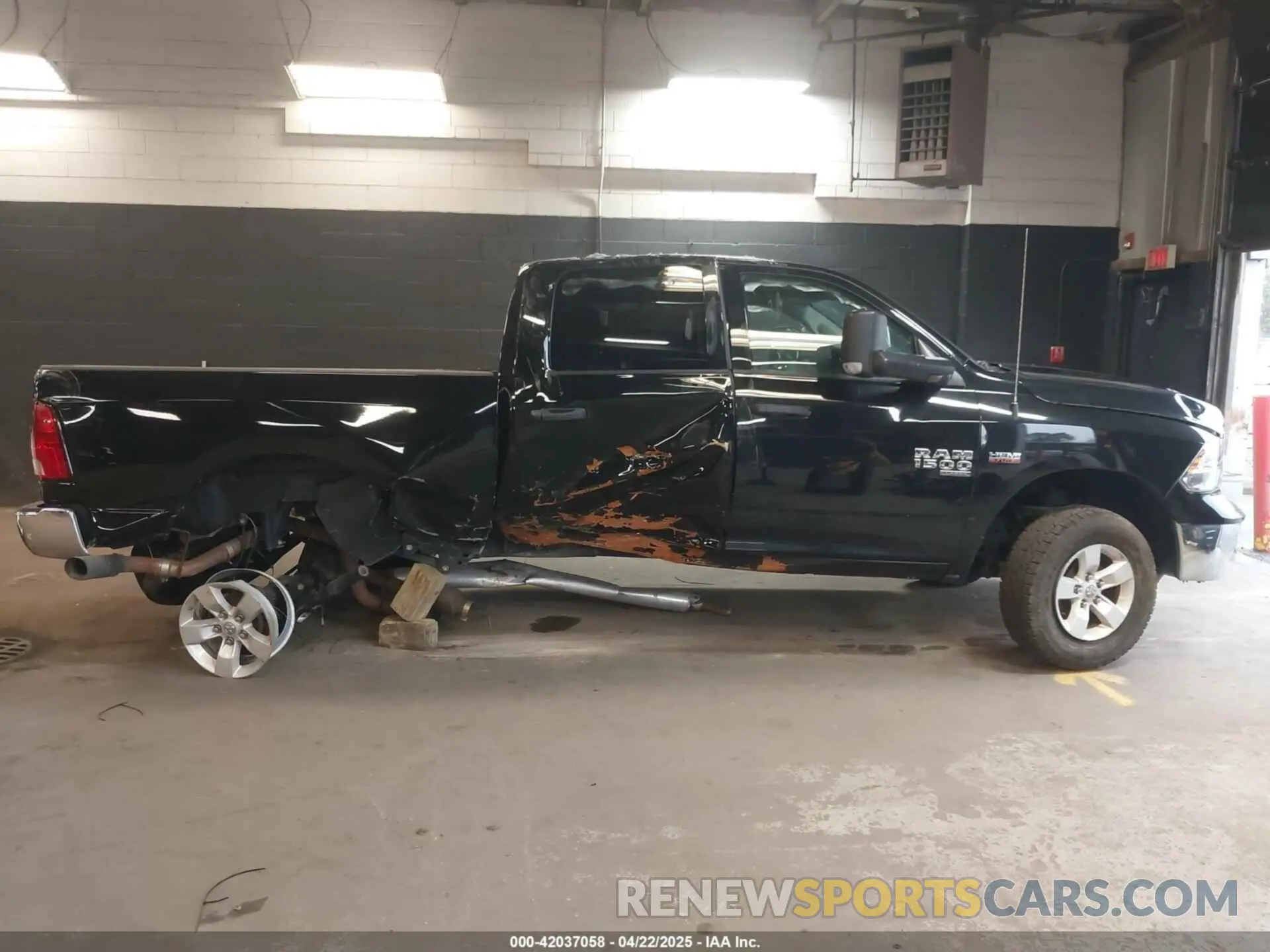 13 Photograph of a damaged car 1C6RR7ST8NS233494 RAM 1500 CLASSIC 2022