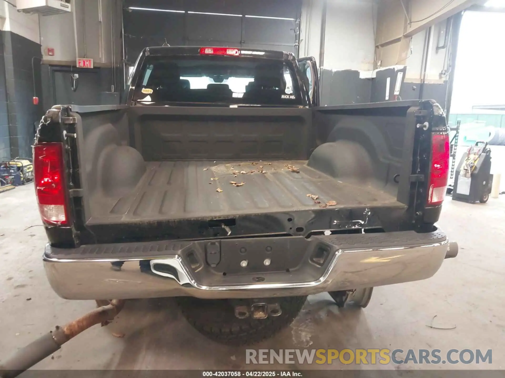 16 Photograph of a damaged car 1C6RR7ST8NS233494 RAM 1500 CLASSIC 2022