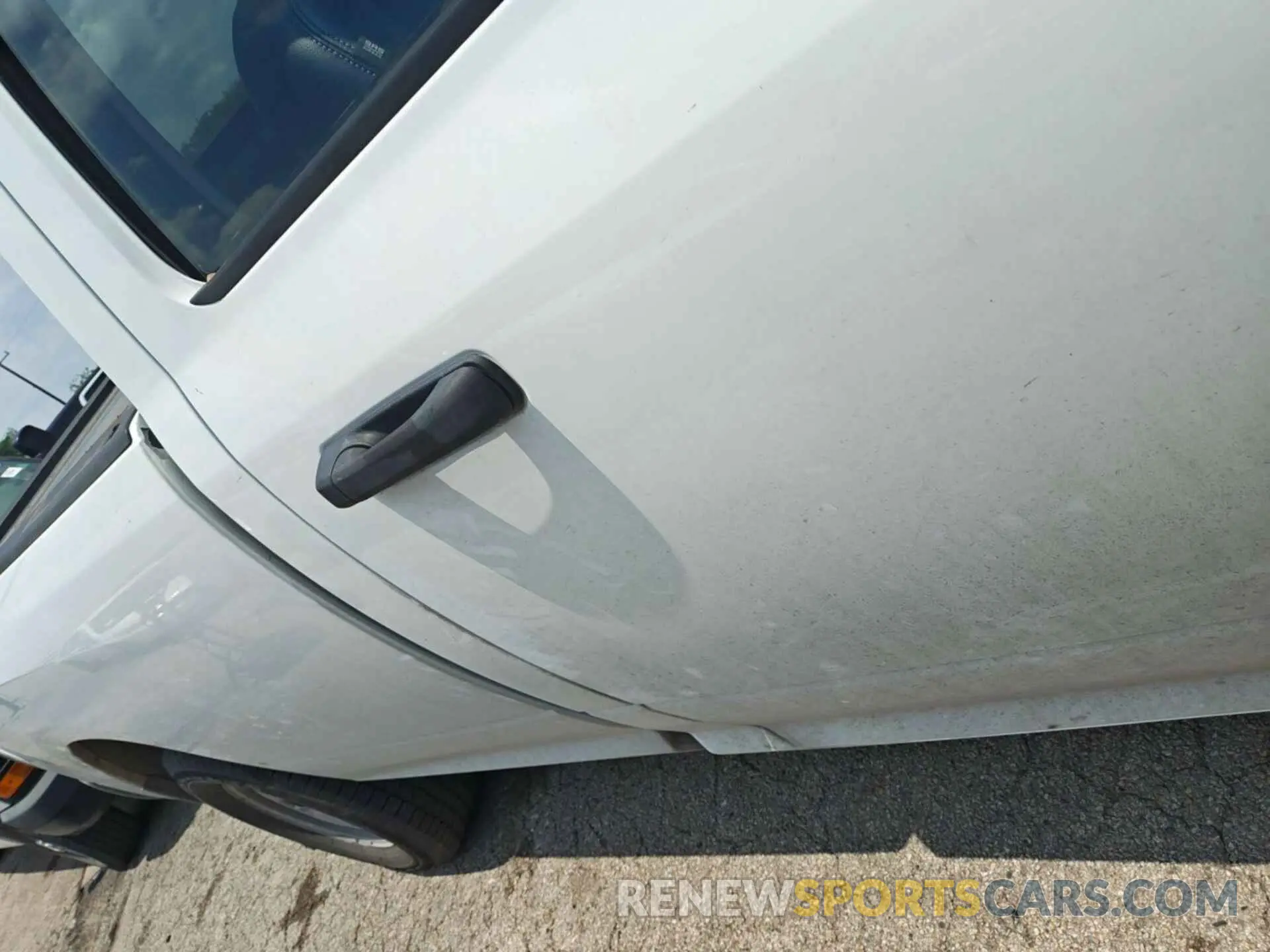 2 Photograph of a damaged car 3C6JR6DG2NG429221 RAM 1500 CLASSIC 2022