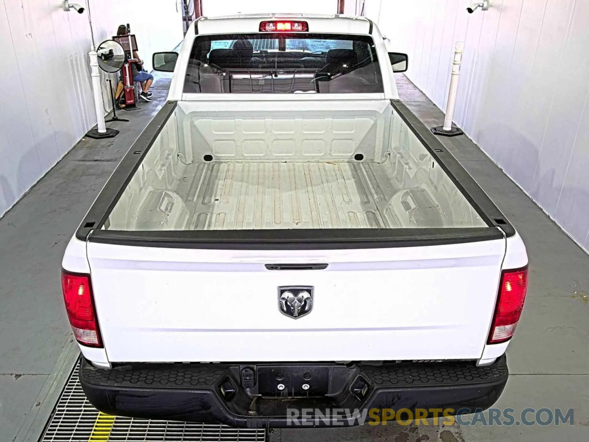 13 Photograph of a damaged car 3C6JR6DG4NG313518 RAM 1500 CLASSIC 2022