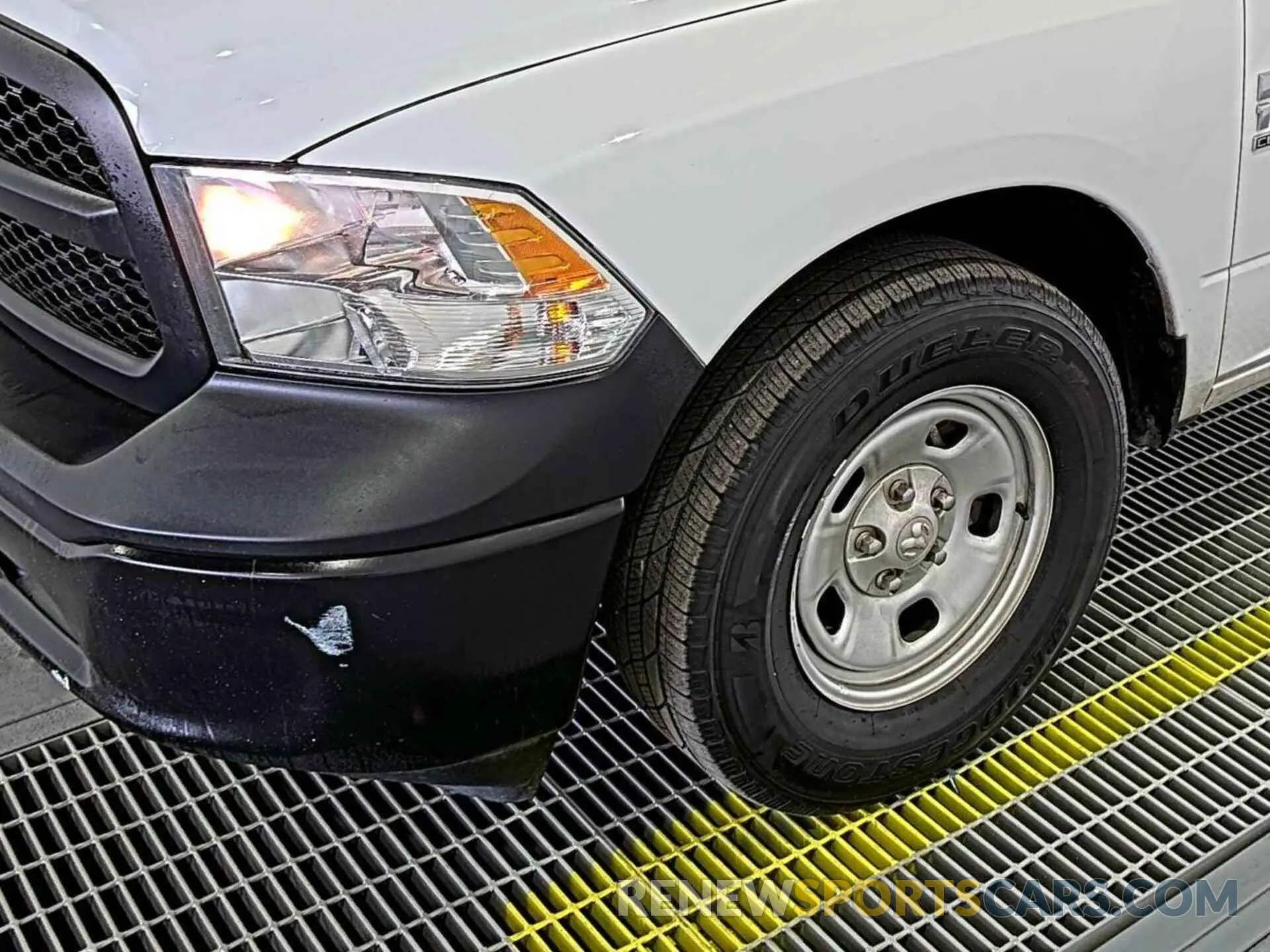 24 Photograph of a damaged car 3C6JR6DG4NG313518 RAM 1500 CLASSIC 2022