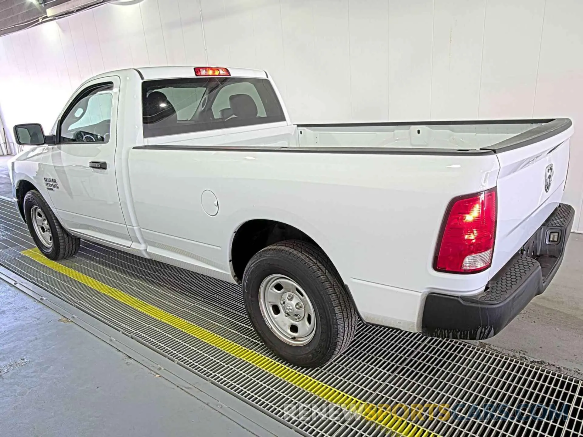 4 Photograph of a damaged car 3C6JR6DG4NG313518 RAM 1500 CLASSIC 2022