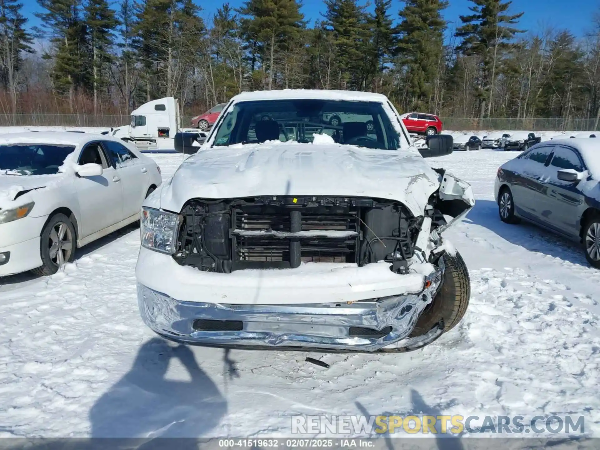 12 Photograph of a damaged car 3C6JR6DG4NG412663 RAM 1500 CLASSIC 2022