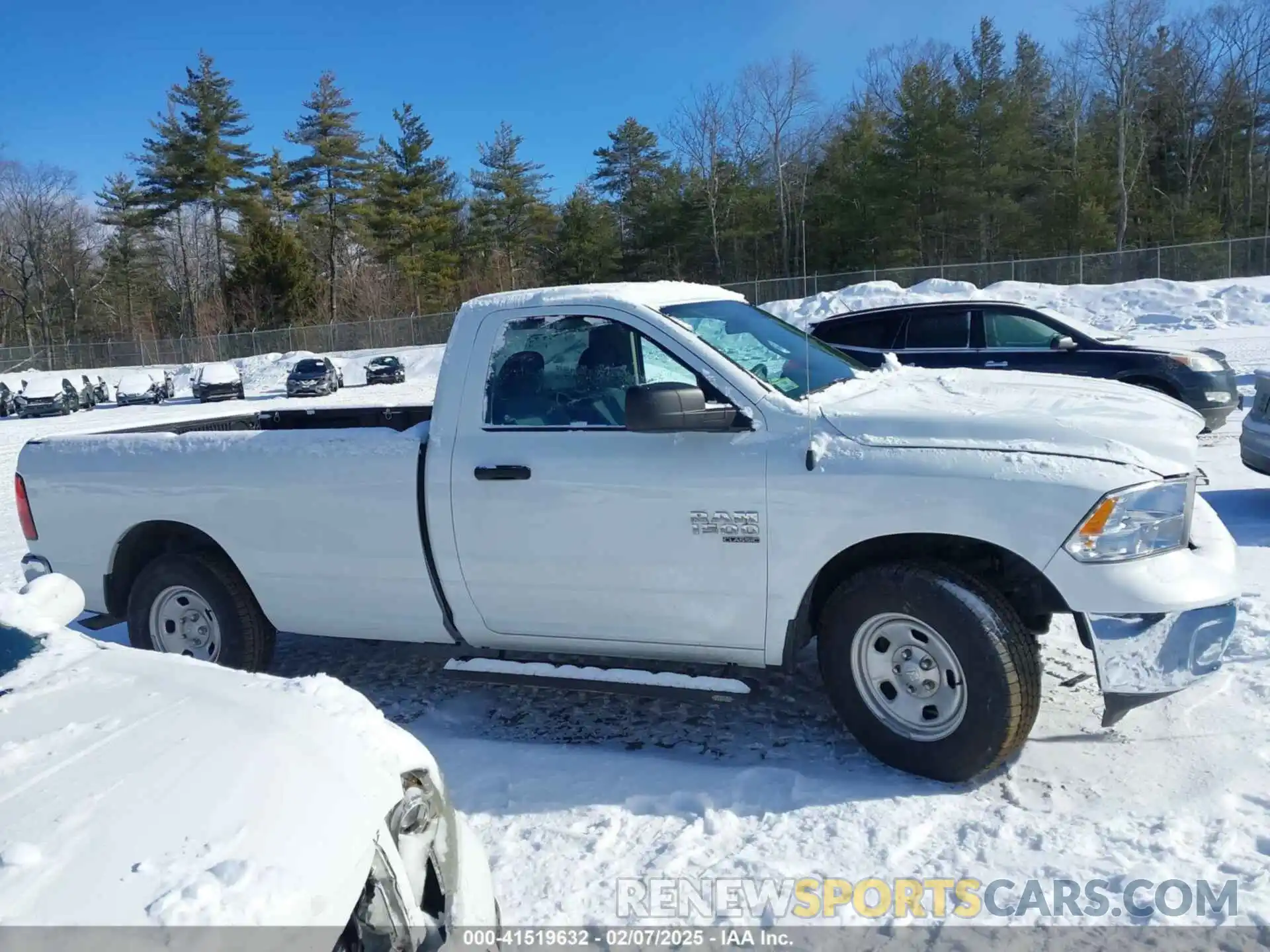 13 Photograph of a damaged car 3C6JR6DG4NG412663 RAM 1500 CLASSIC 2022