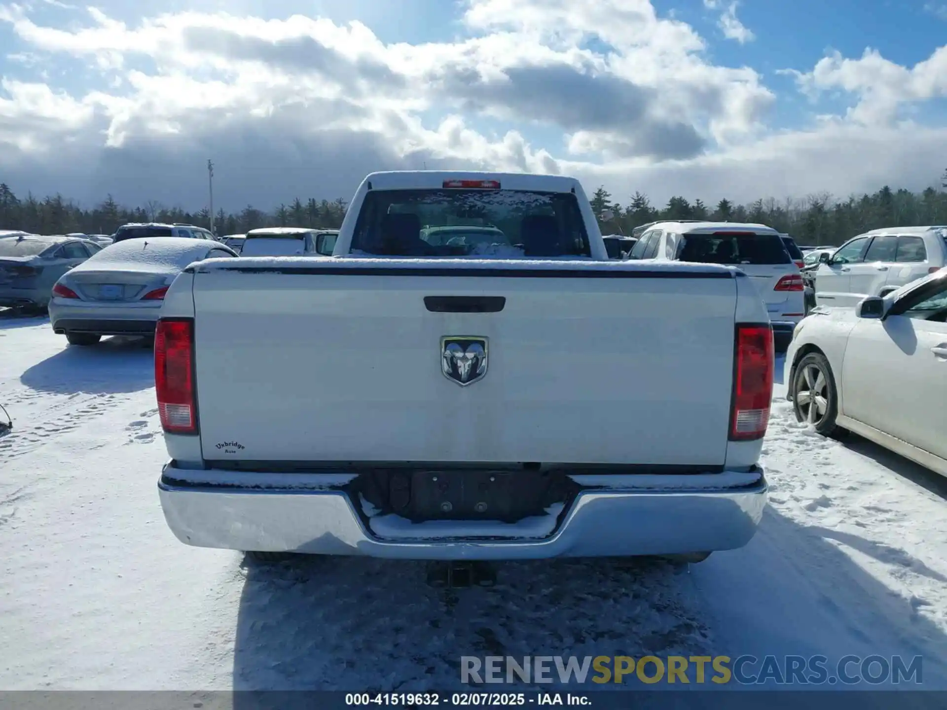 16 Photograph of a damaged car 3C6JR6DG4NG412663 RAM 1500 CLASSIC 2022