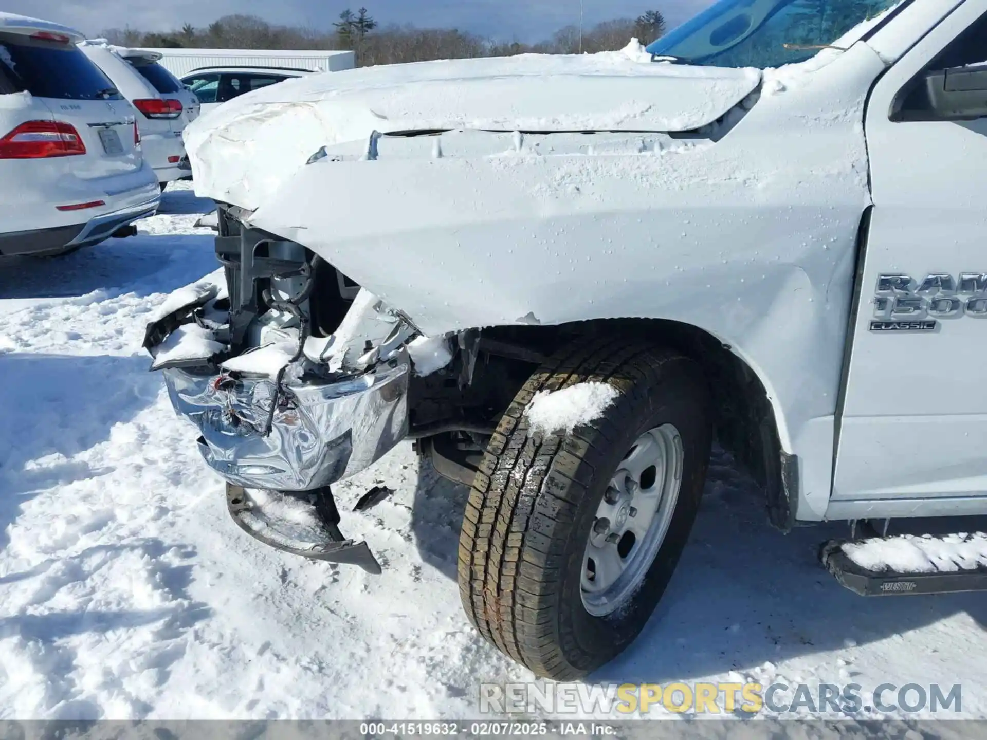 17 Photograph of a damaged car 3C6JR6DG4NG412663 RAM 1500 CLASSIC 2022