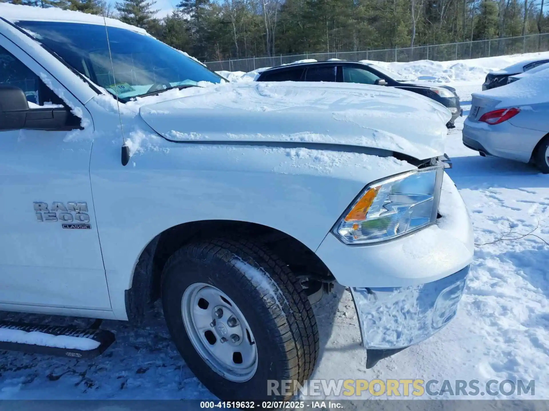 19 Photograph of a damaged car 3C6JR6DG4NG412663 RAM 1500 CLASSIC 2022