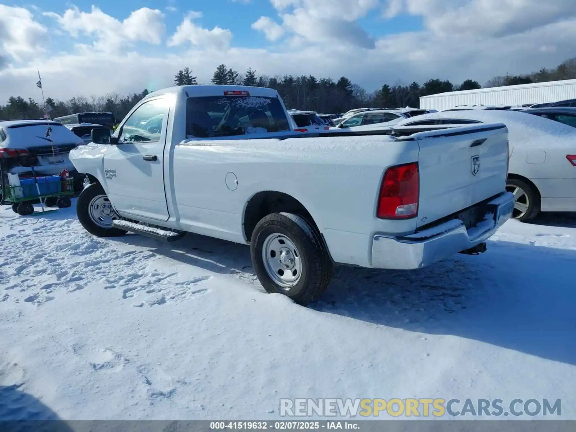 3 Photograph of a damaged car 3C6JR6DG4NG412663 RAM 1500 CLASSIC 2022