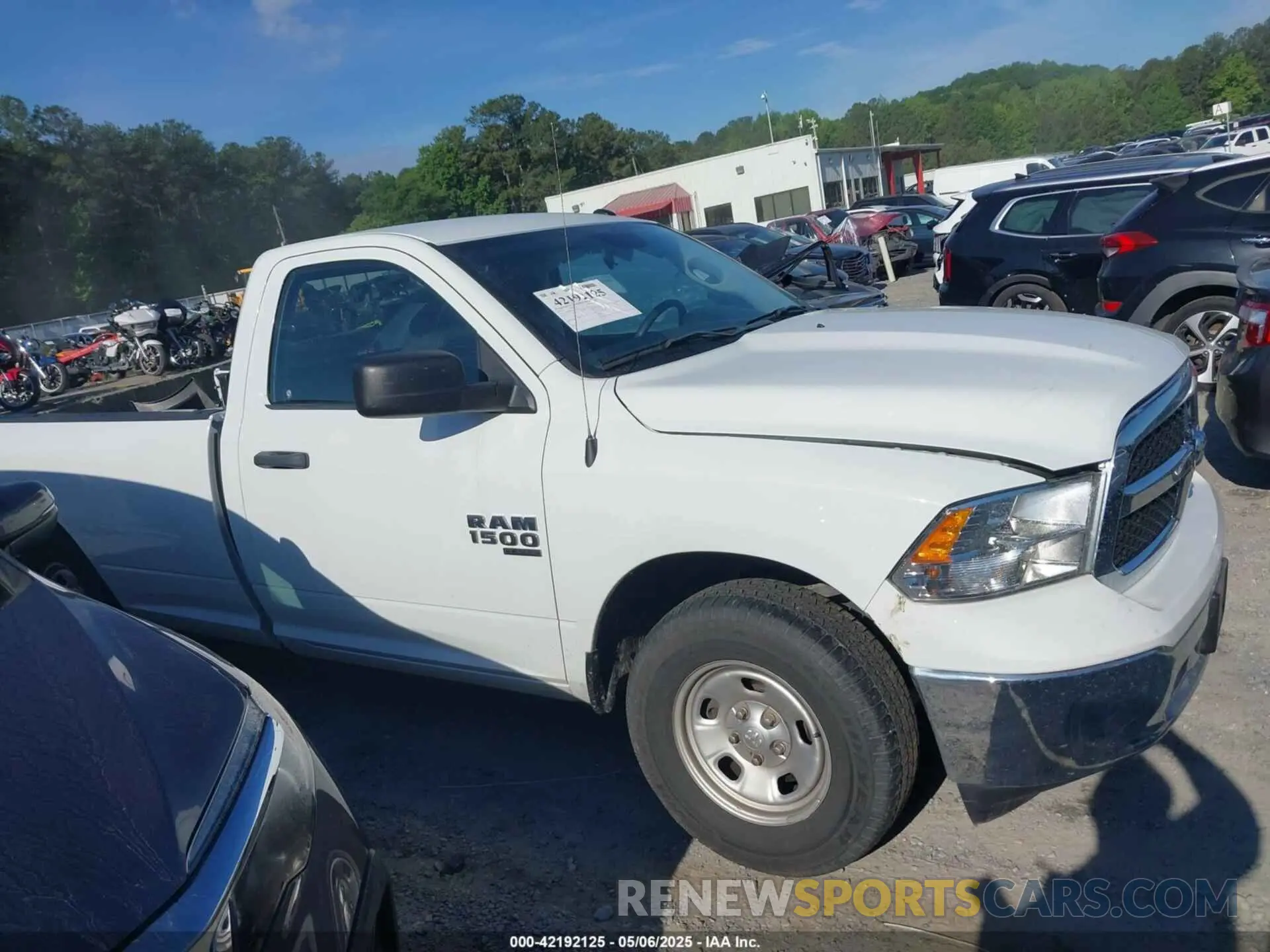 13 Photograph of a damaged car 3C6JR6DG5NG412610 RAM 1500 CLASSIC 2022