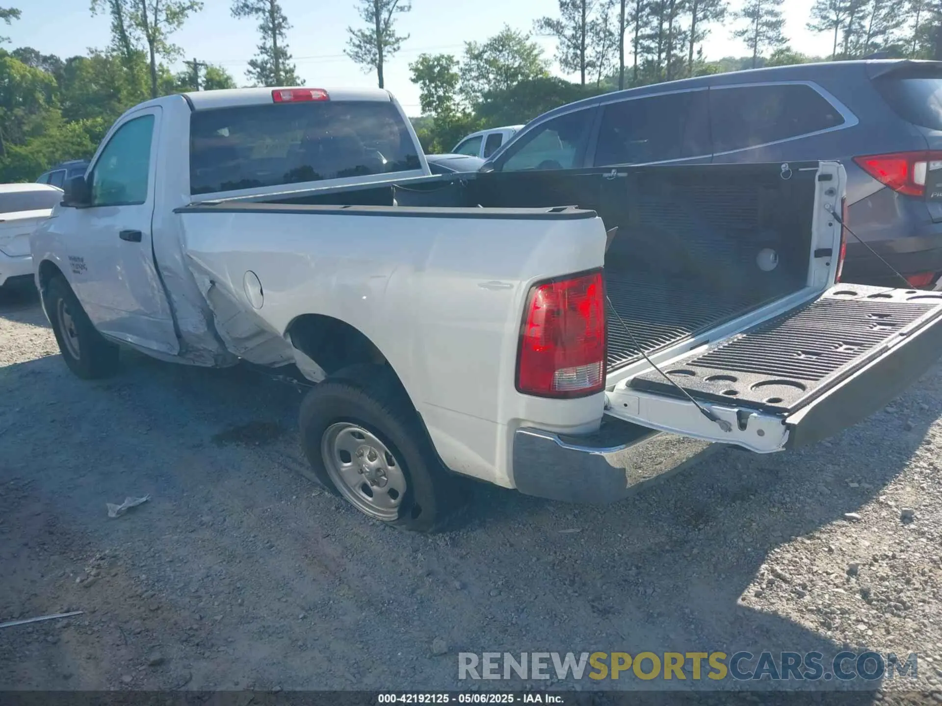 3 Photograph of a damaged car 3C6JR6DG5NG412610 RAM 1500 CLASSIC 2022