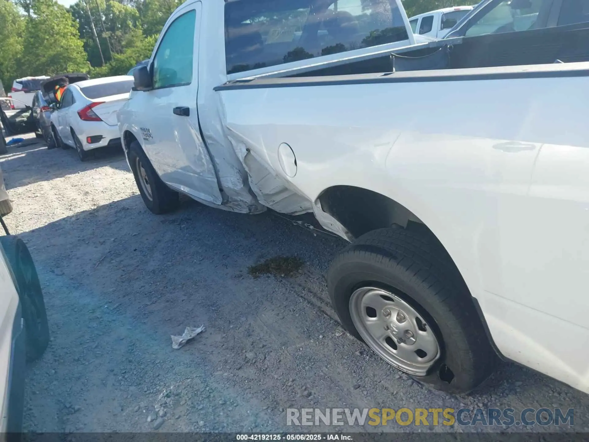 6 Photograph of a damaged car 3C6JR6DG5NG412610 RAM 1500 CLASSIC 2022