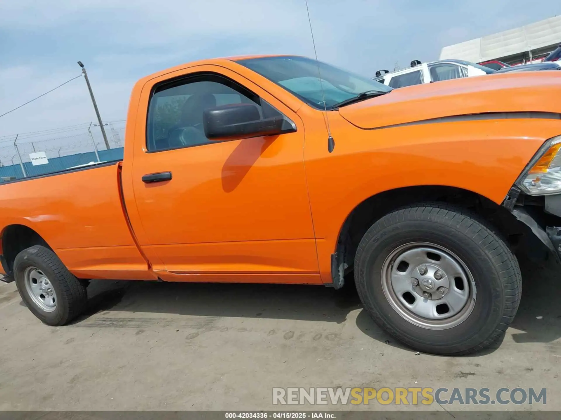 12 Photograph of a damaged car 3C6JR6DG9NG172204 RAM 1500 CLASSIC 2022