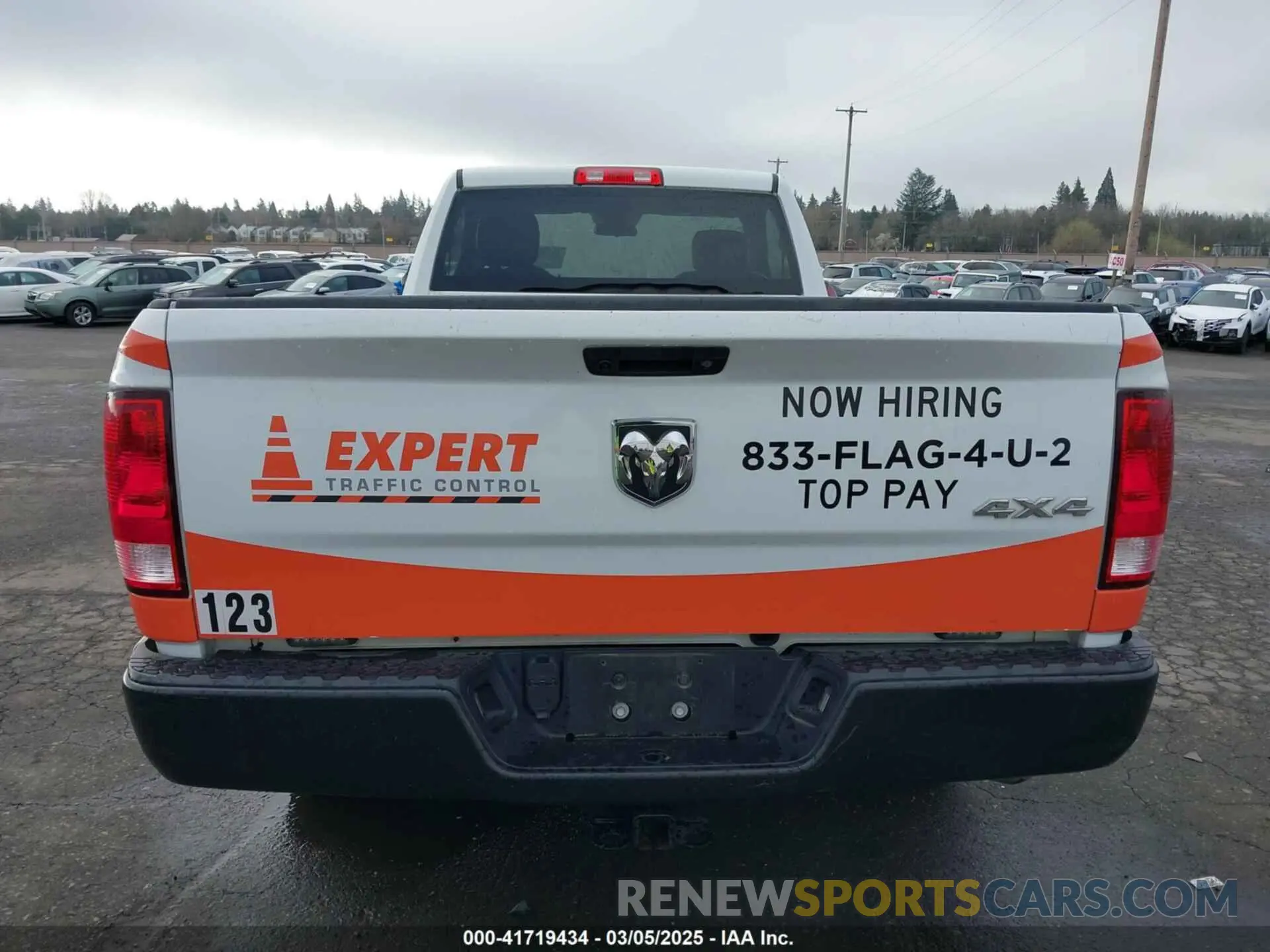 17 Photograph of a damaged car 3C6JR7DG3NG332356 RAM 1500 CLASSIC 2022