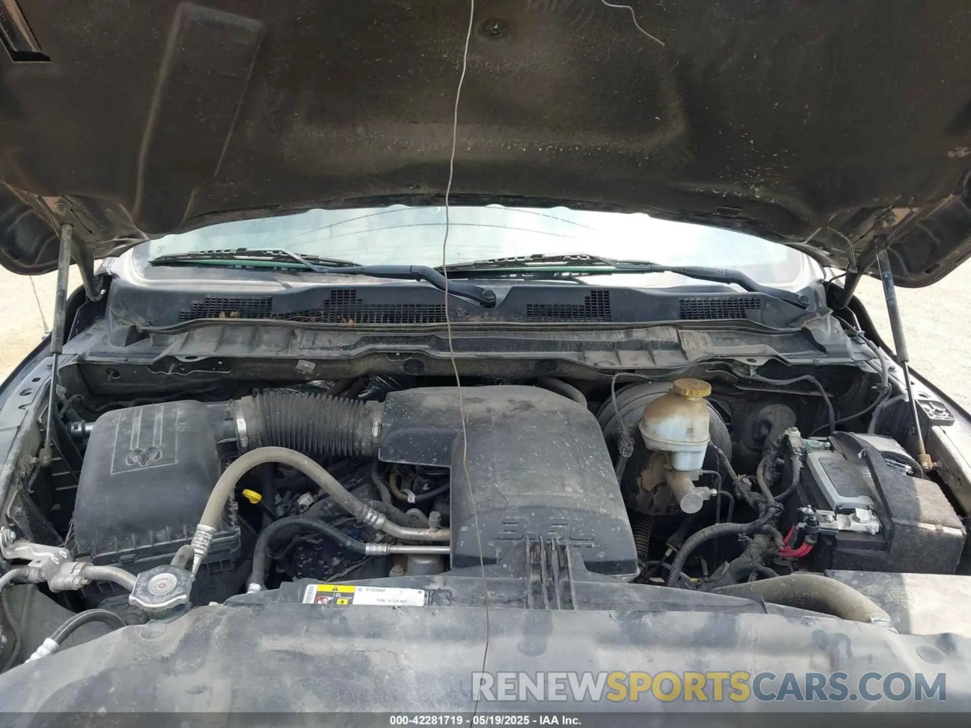 10 Photograph of a damaged car 3C6RR6KG4NG172472 RAM 1500 CLASSIC 2022