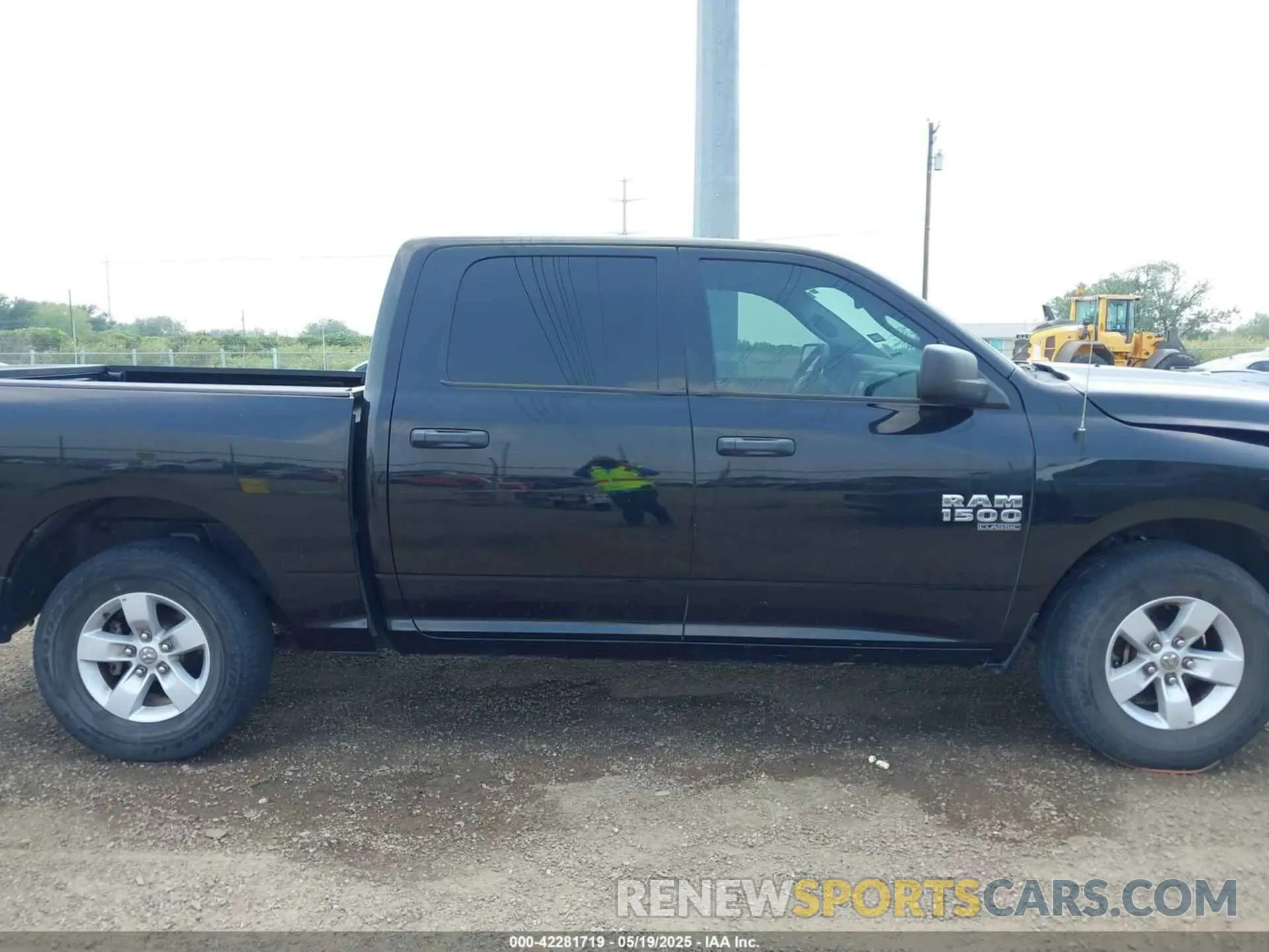 14 Photograph of a damaged car 3C6RR6KG4NG172472 RAM 1500 CLASSIC 2022
