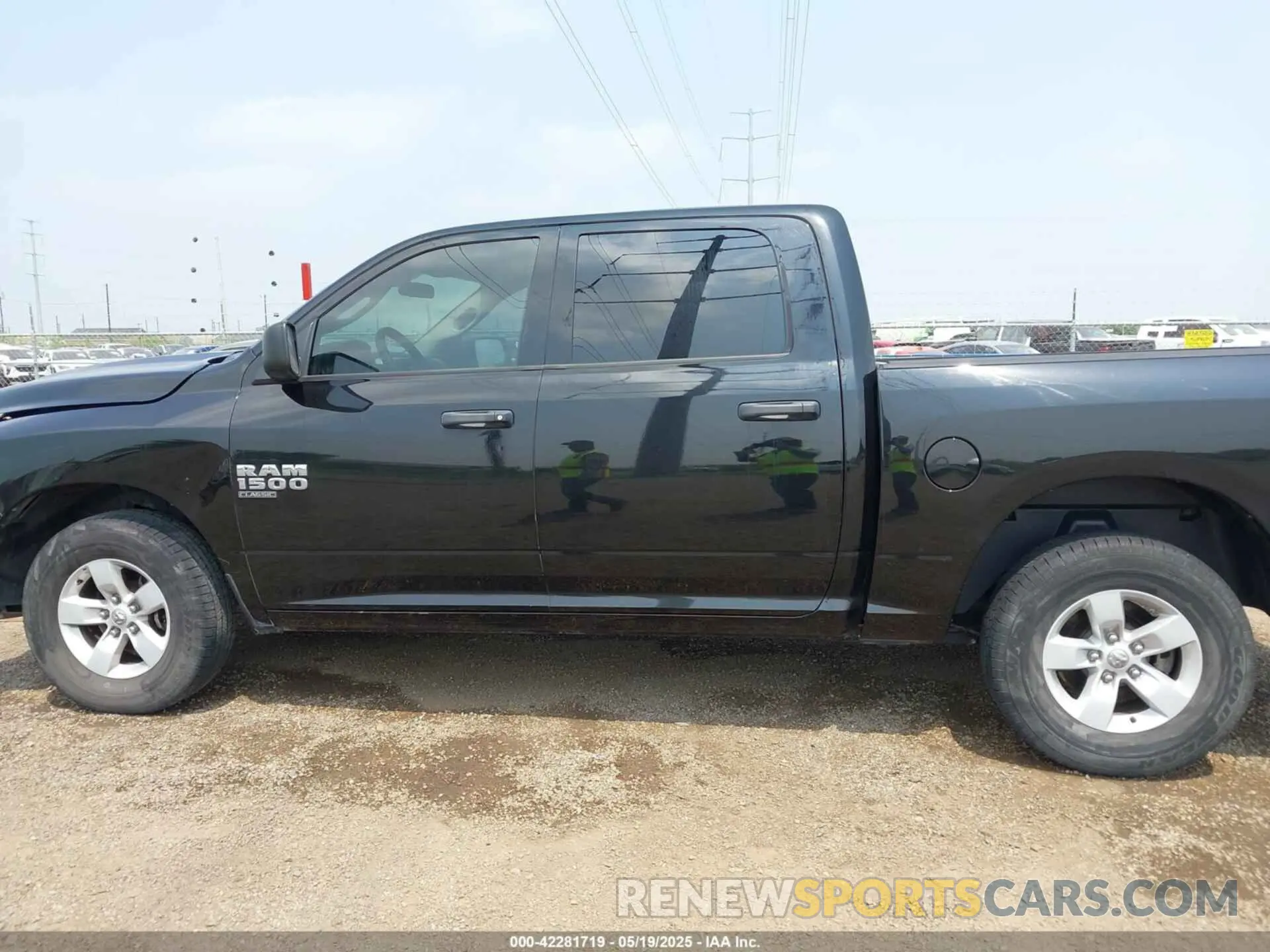 15 Photograph of a damaged car 3C6RR6KG4NG172472 RAM 1500 CLASSIC 2022