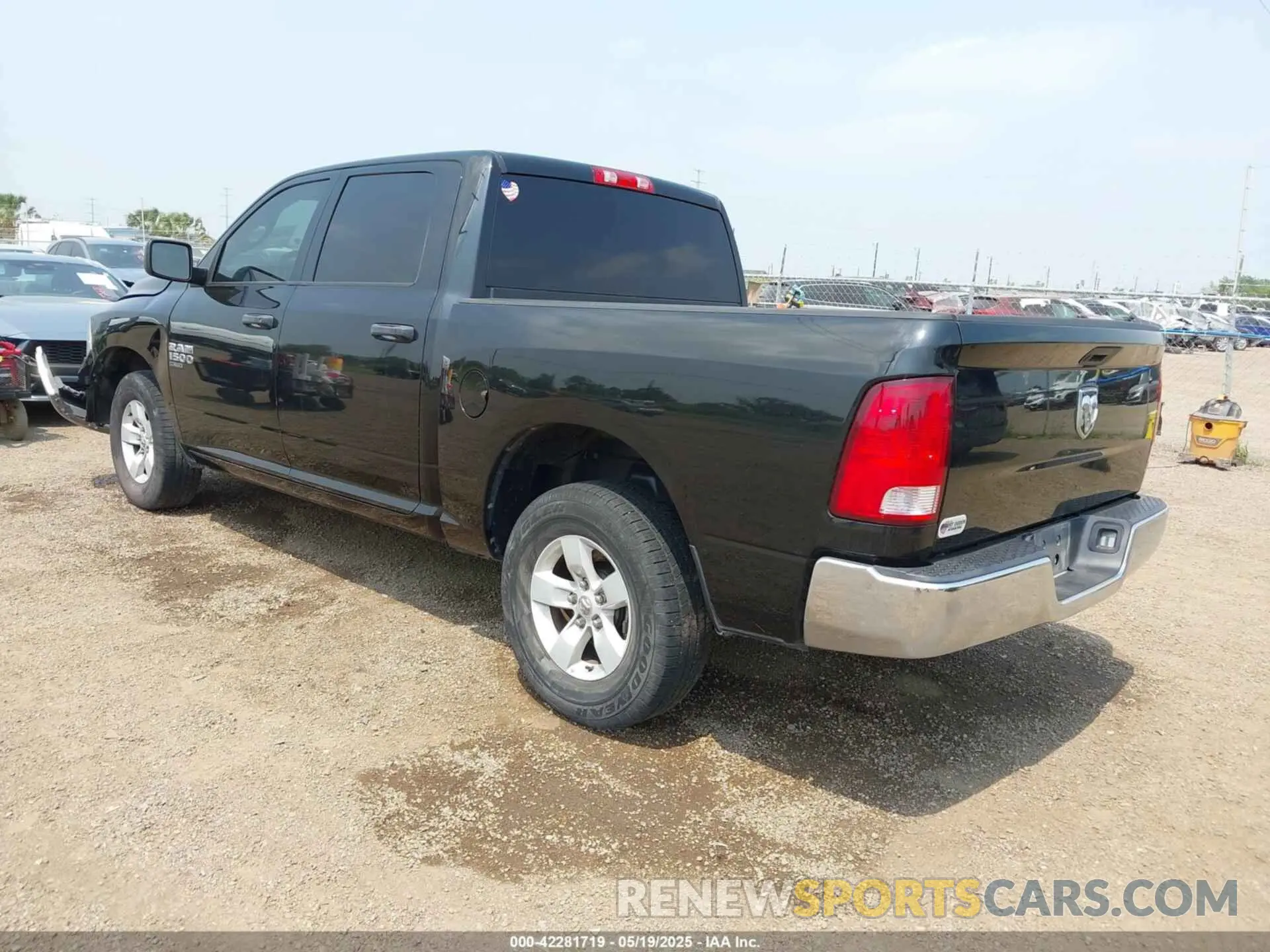 3 Photograph of a damaged car 3C6RR6KG4NG172472 RAM 1500 CLASSIC 2022