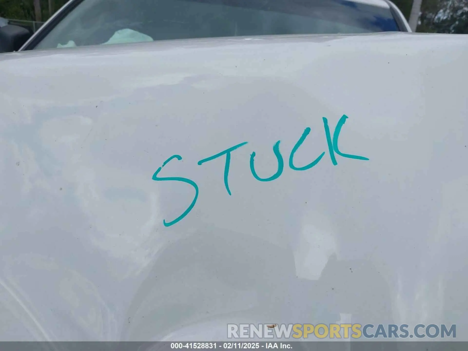 10 Photograph of a damaged car 3C6RR6KG5NG352432 RAM 1500 CLASSIC 2022