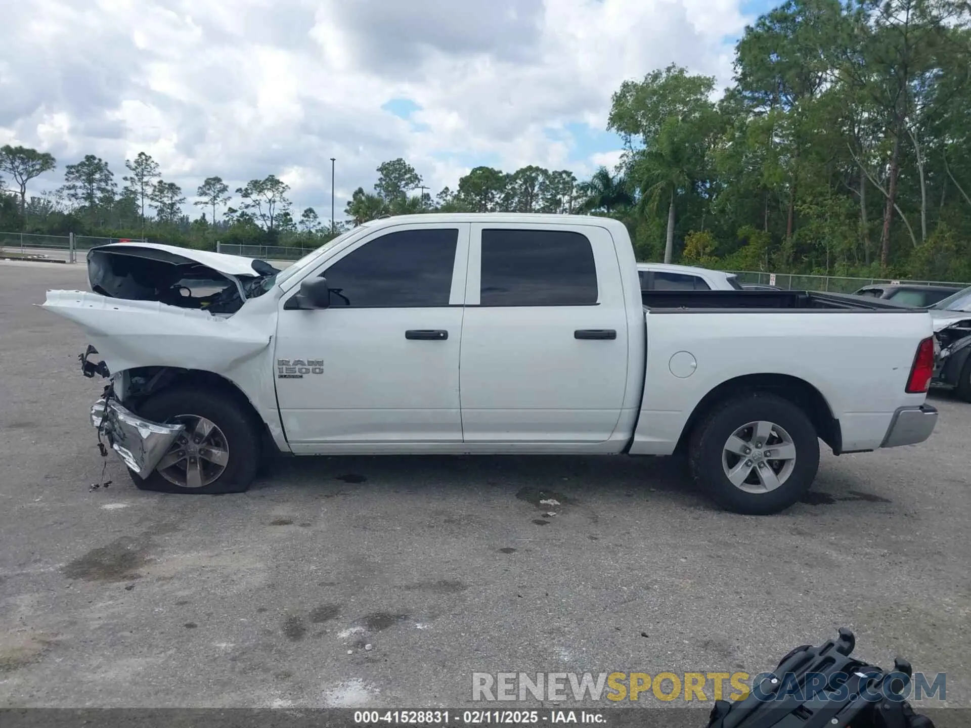 14 Photograph of a damaged car 3C6RR6KG5NG352432 RAM 1500 CLASSIC 2022