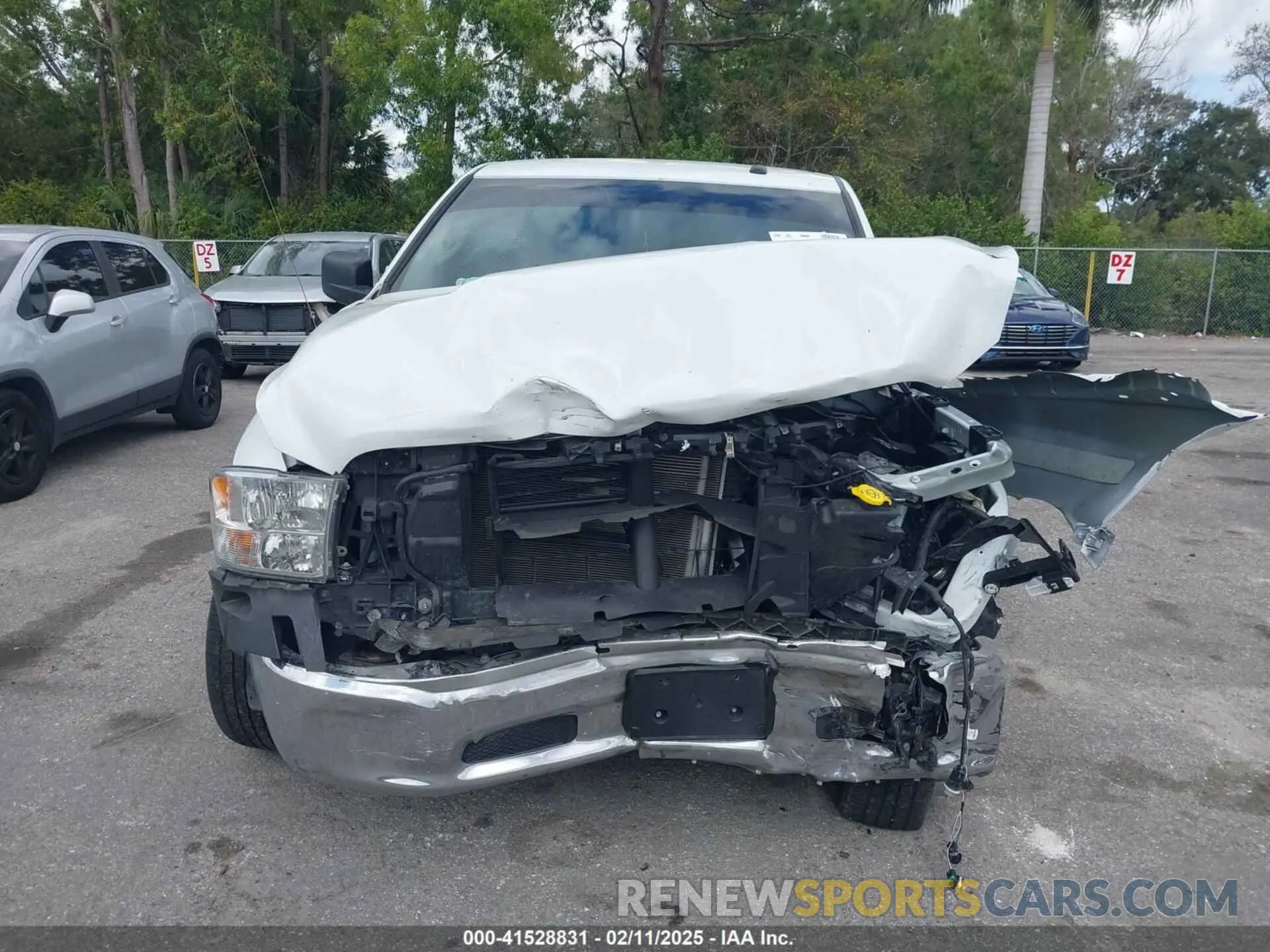 6 Photograph of a damaged car 3C6RR6KG5NG352432 RAM 1500 CLASSIC 2022