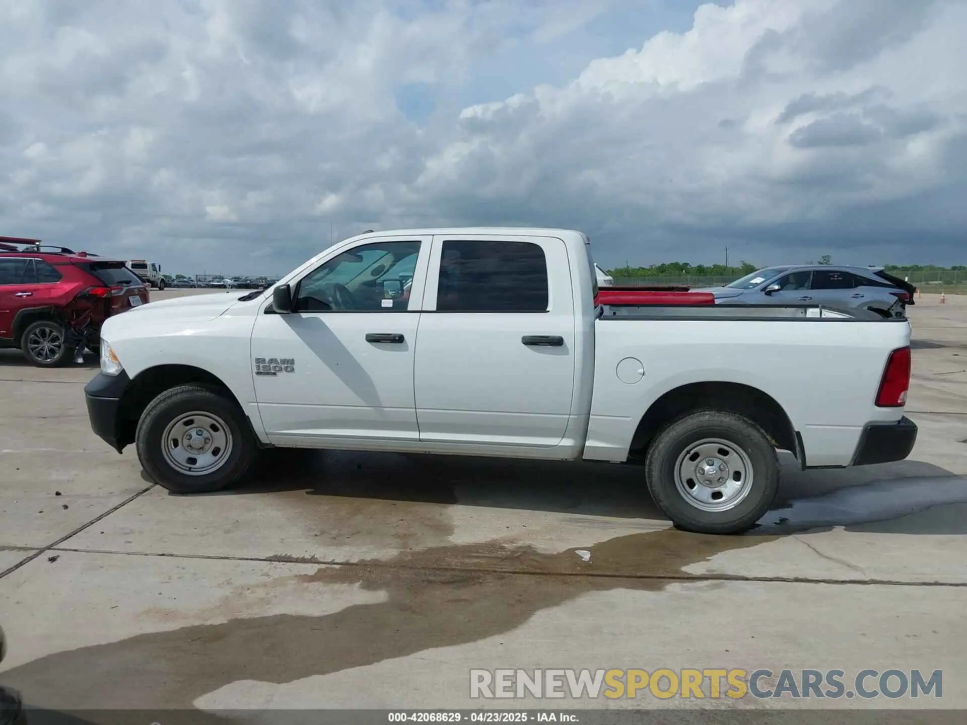 14 Photograph of a damaged car 3C6RR7KG3NG301503 RAM 1500 CLASSIC 2022