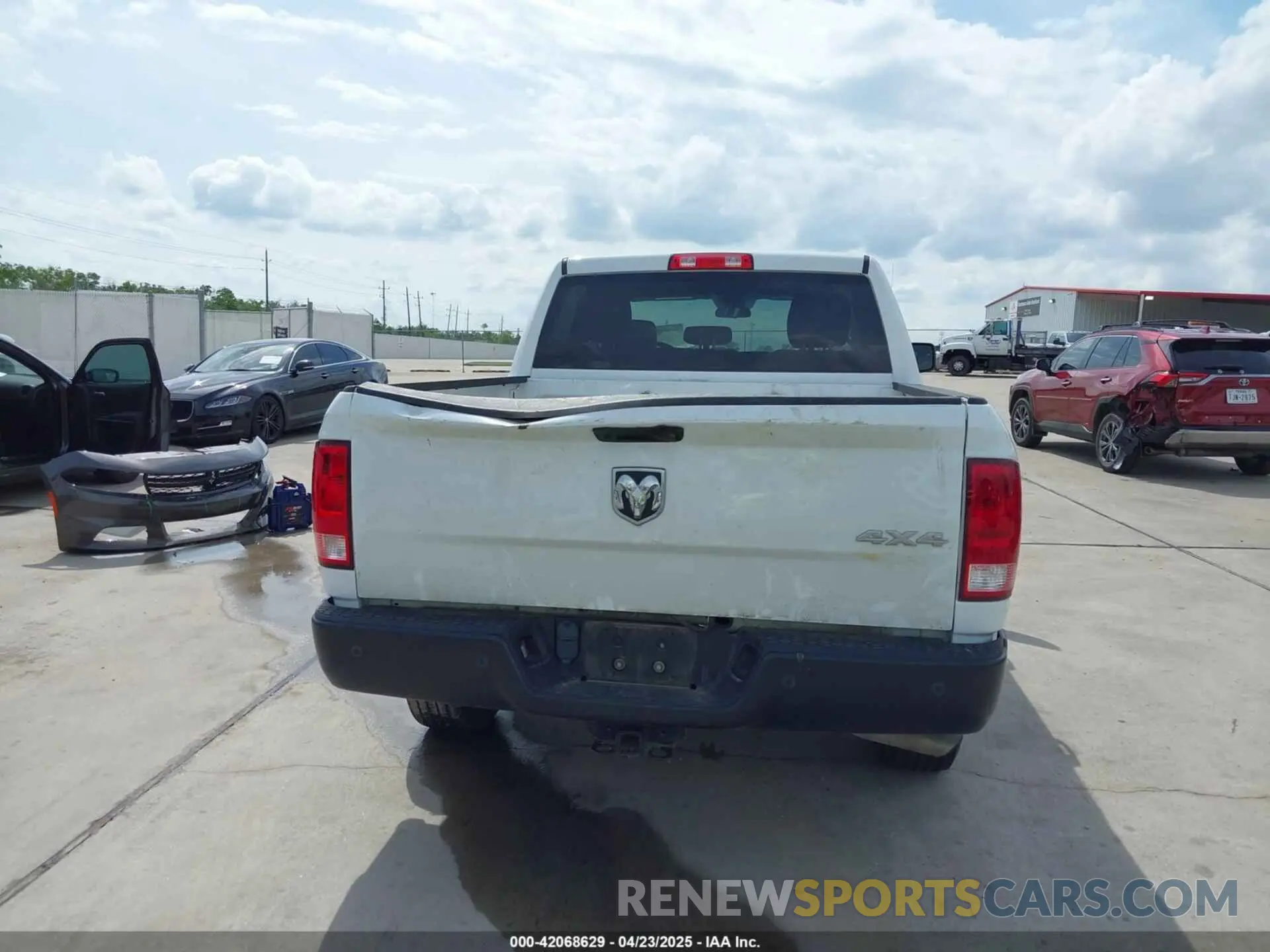 16 Photograph of a damaged car 3C6RR7KG3NG301503 RAM 1500 CLASSIC 2022