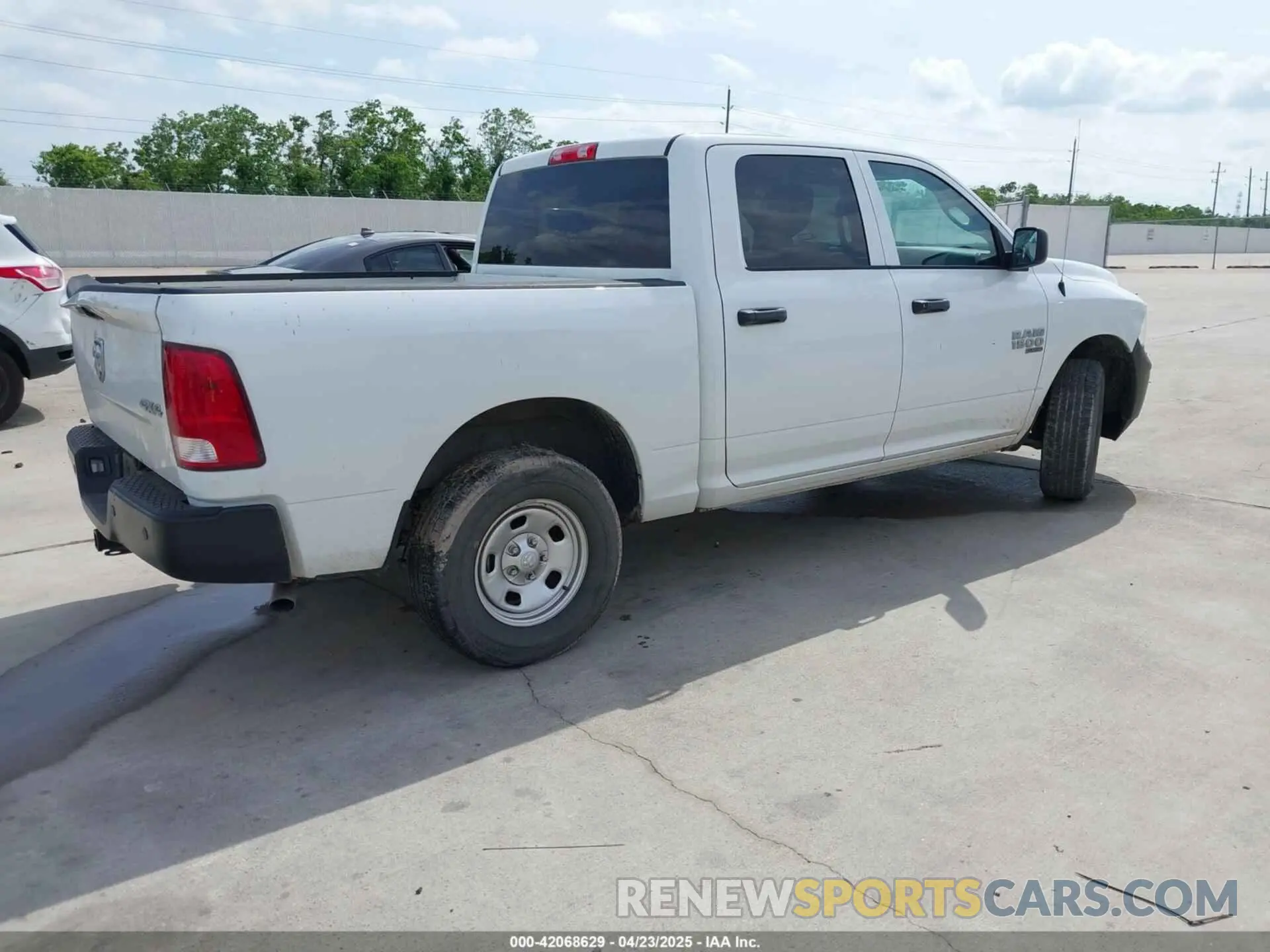 4 Photograph of a damaged car 3C6RR7KG3NG301503 RAM 1500 CLASSIC 2022