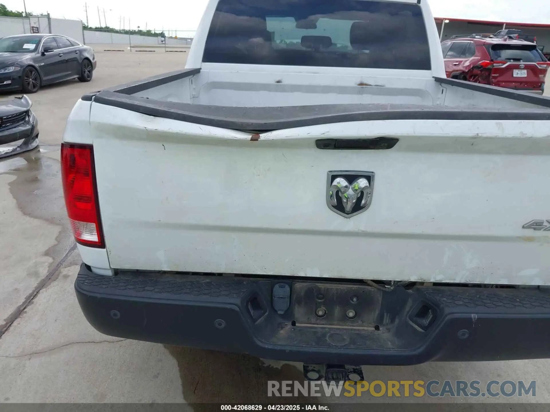 6 Photograph of a damaged car 3C6RR7KG3NG301503 RAM 1500 CLASSIC 2022