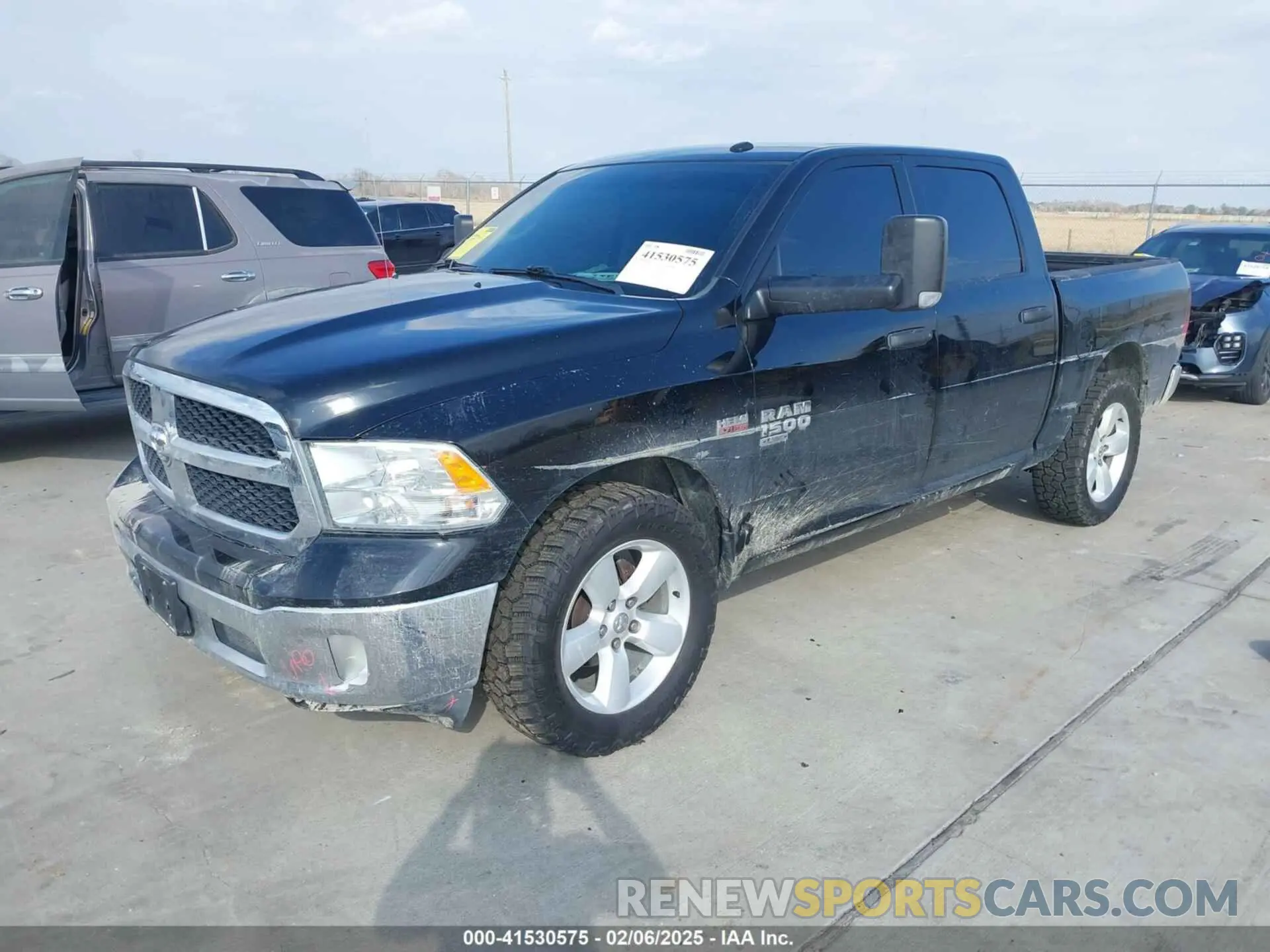 2 Photograph of a damaged car 3C6RR7KT1NG284830 RAM 1500 CLASSIC 2022