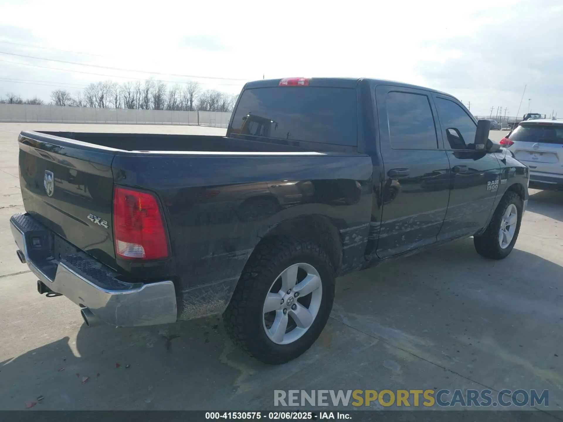 4 Photograph of a damaged car 3C6RR7KT1NG284830 RAM 1500 CLASSIC 2022